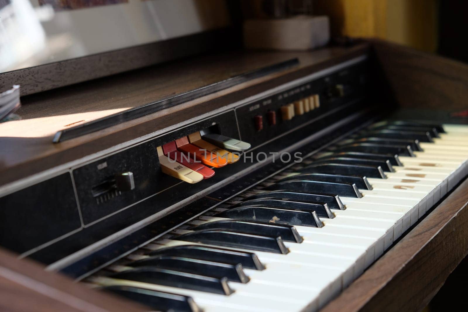 Detail image of Electronic Vintage Organ