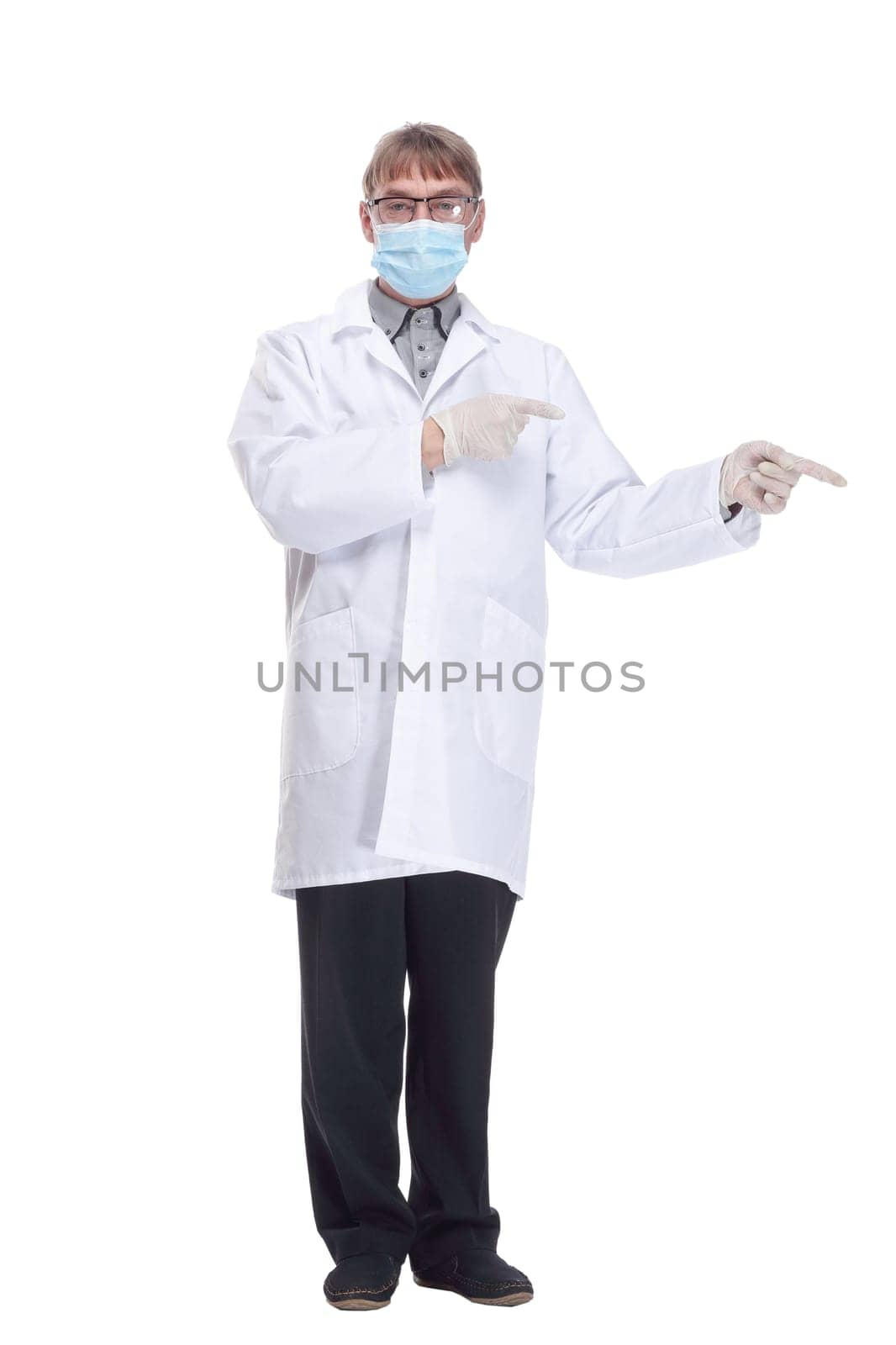 in full growth. doctor in protective mask showing thumbs up. isolated on a white background.