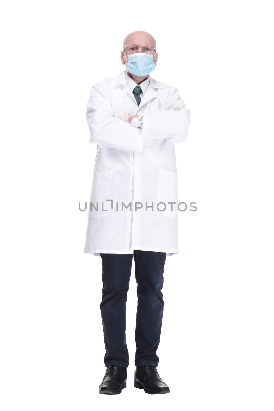 in full growth. male doctor in protective mask showing thumbs up . isolated on a white background.