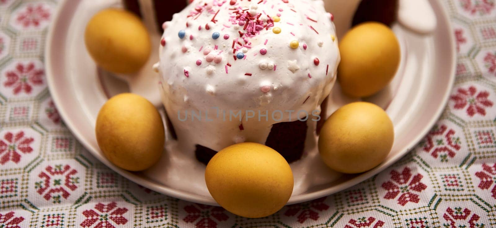 Easter cakes and eggs for the holiday. Holy Easter. Golden eggs laid out on a platter.