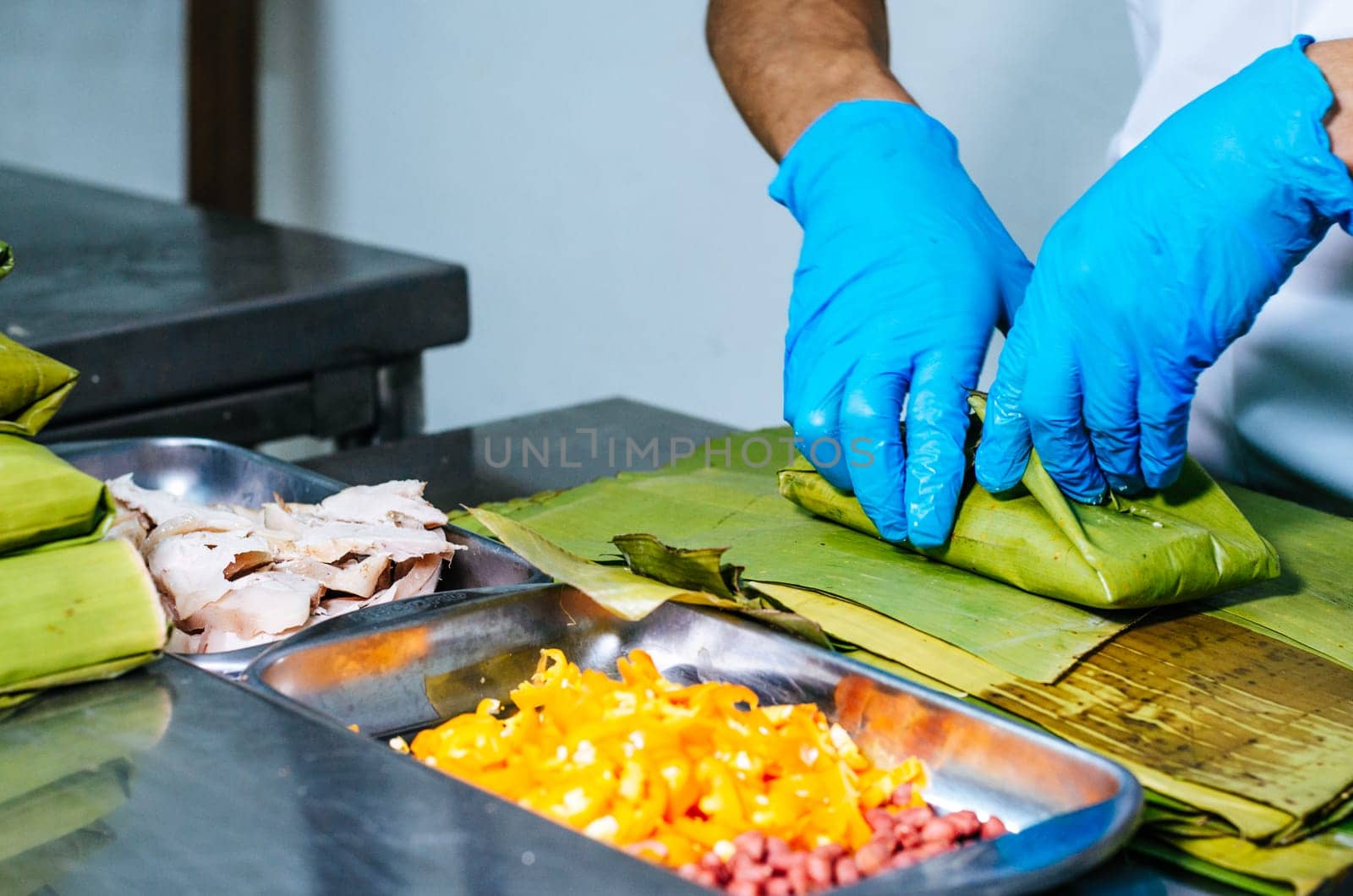 Peruvian recipe for preparing tamales with banana leaves and cornmeal