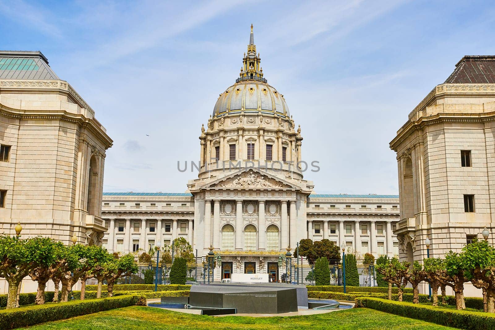 Image of Memorial court of San Francisco city hall with memorial on bright day