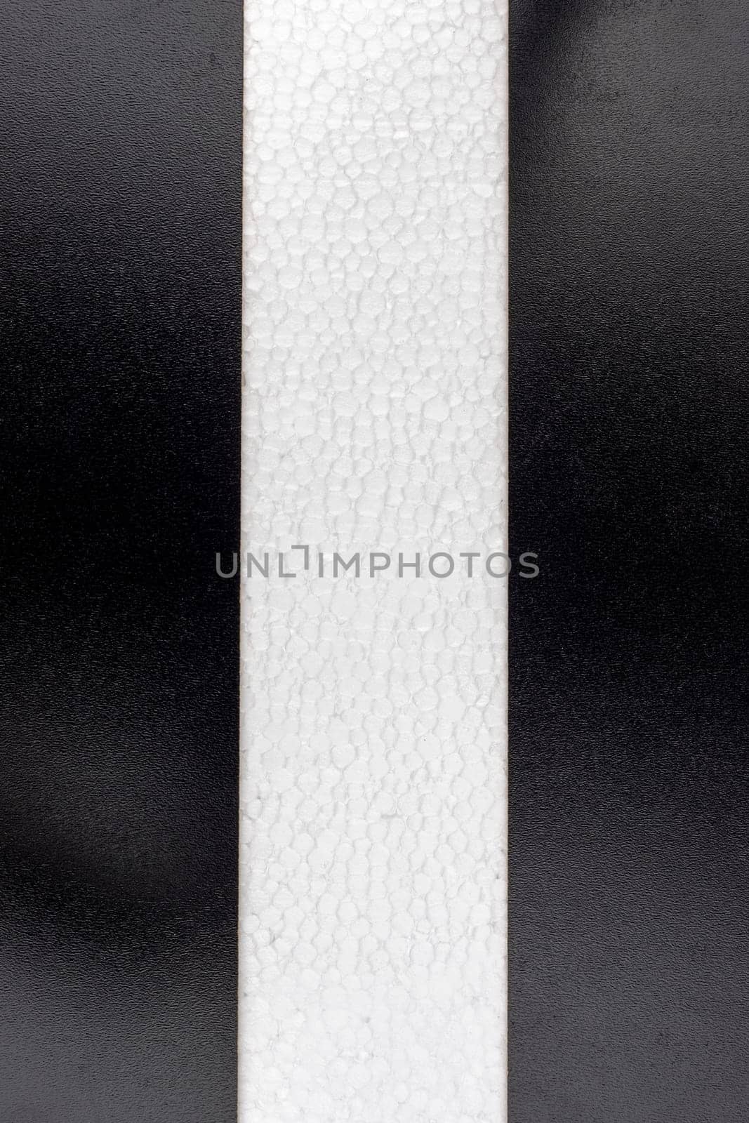 Template with the white center line on a dark green background. Vertical view