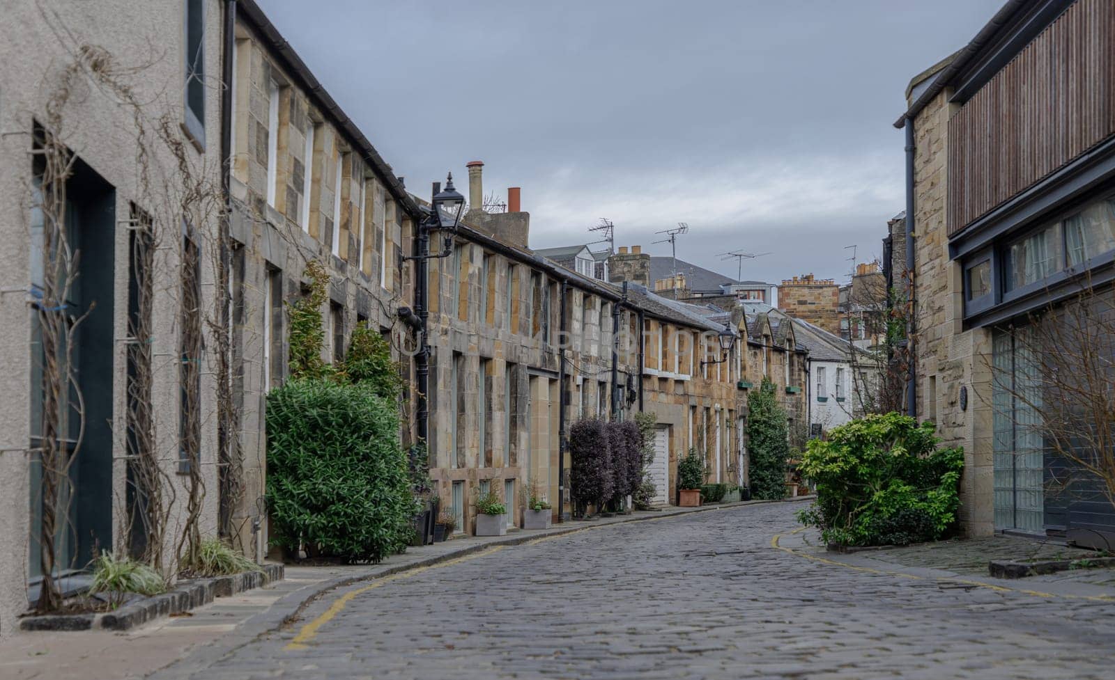 Edinburgh, Scotland - Jan 16, 2024 - Perspective view of Circus Lane is a picturesque cobbled street in Stockbridge of Edinburgh, This residential street with pretty flower-covered terraced mews houses. Copy space, Selective focus.