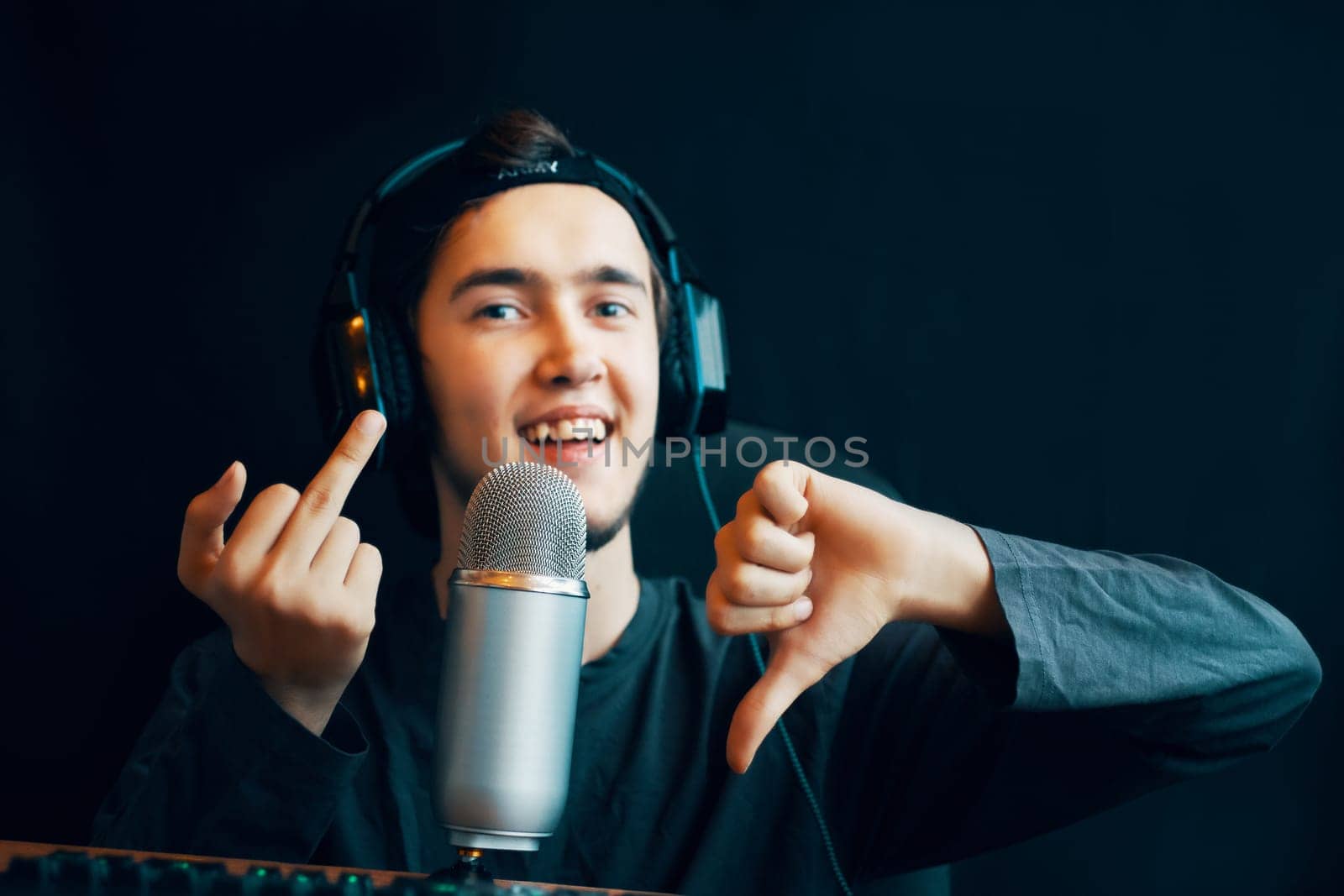 Streamer show gestures. Gamer is lose with the game.