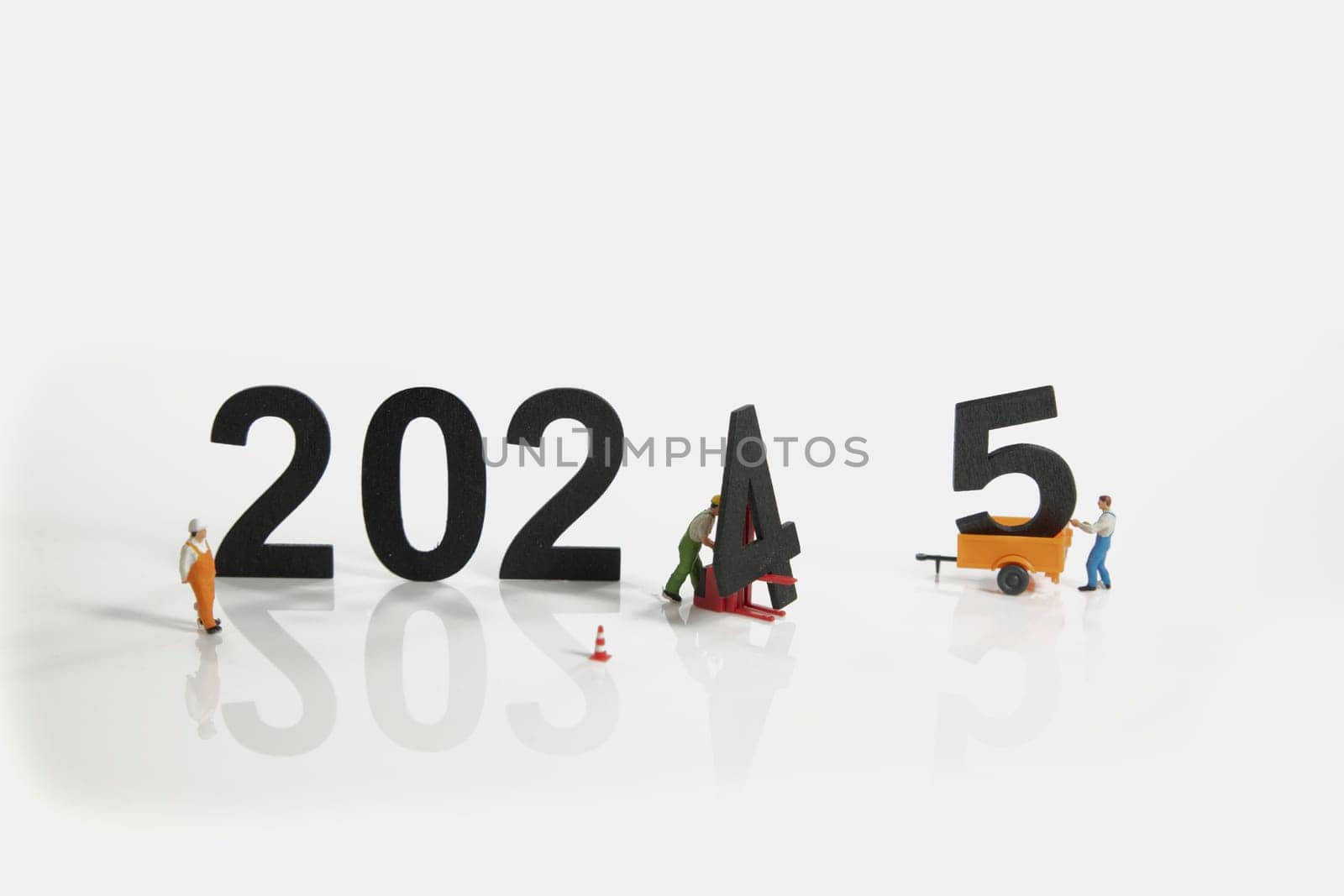 for the new year the 2024 is going away and the 2025 is coming by little world, they bring the happy new year