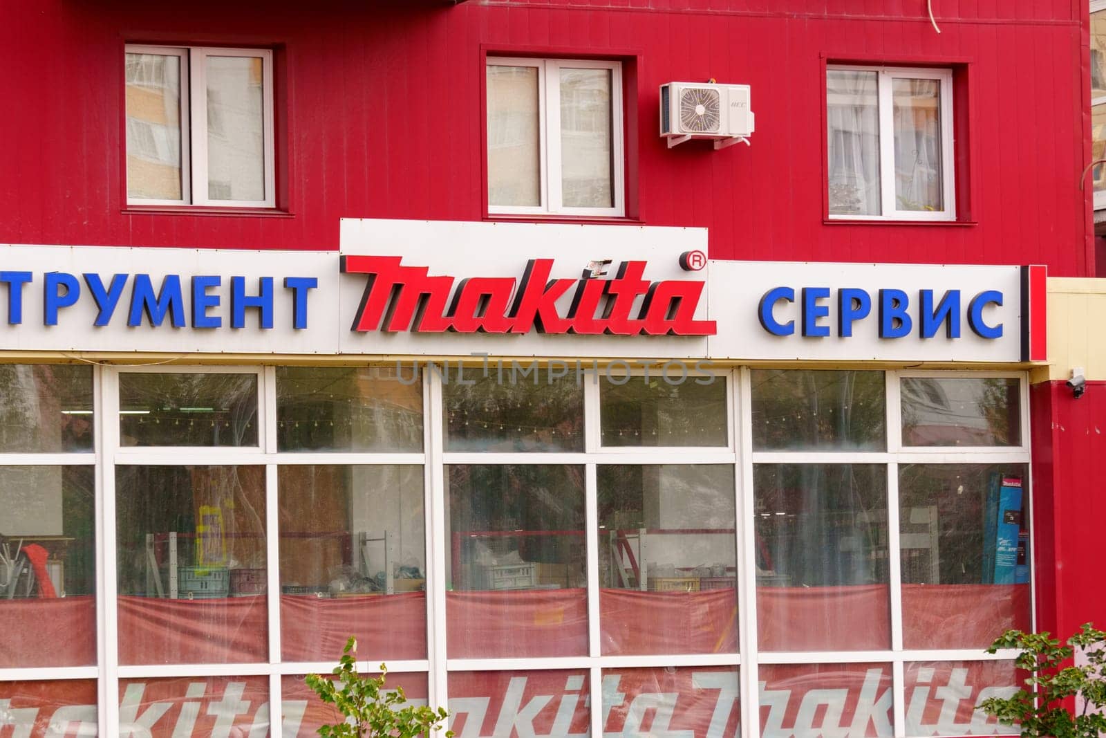 Tyumen, Russia-August 10, 2024: Makita logo Corporation is a Japanese manufacturer of power tools.