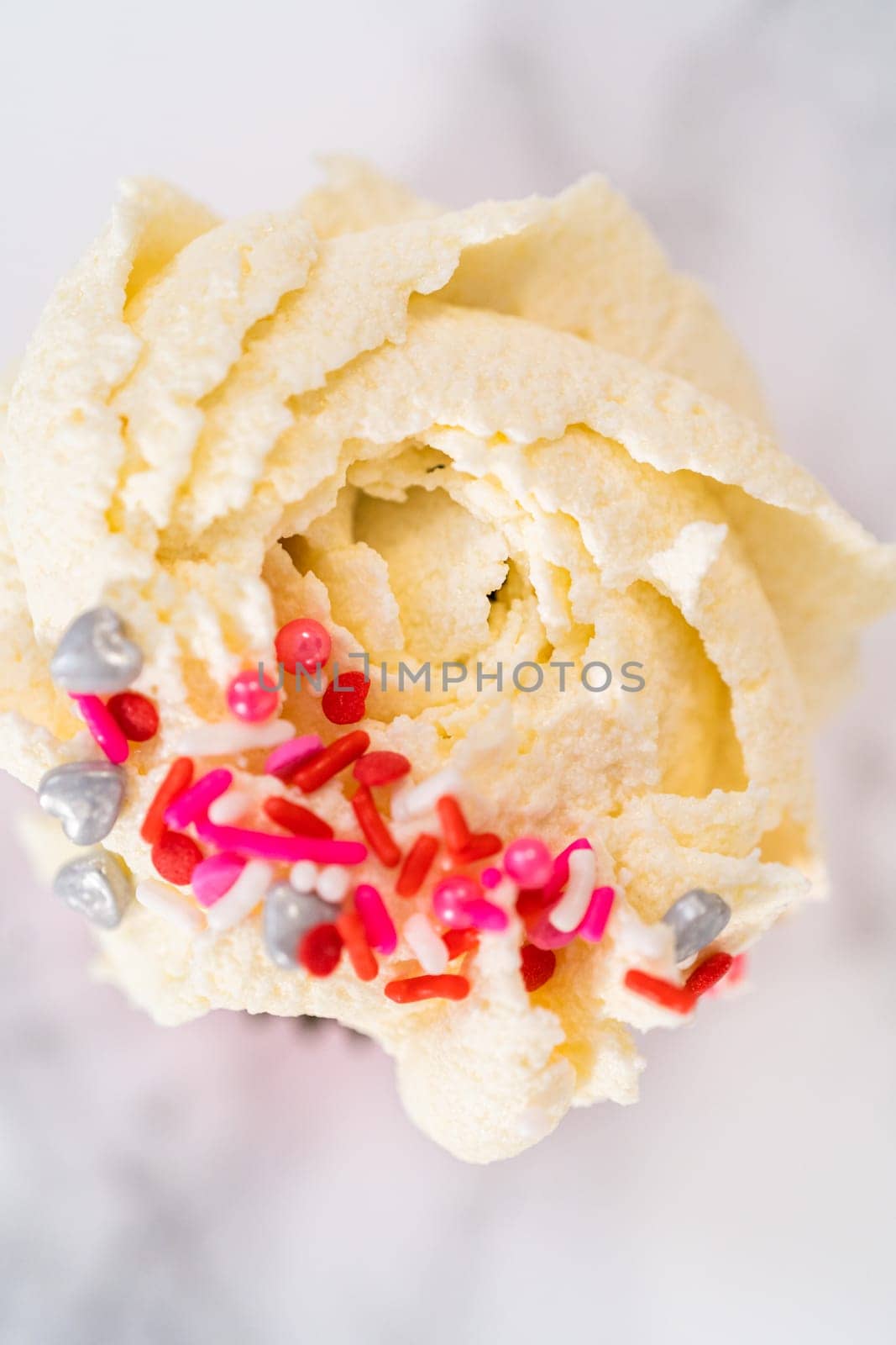 Red Velvet Cupcakes with White Chocolate Ganache Frosting by arinahabich