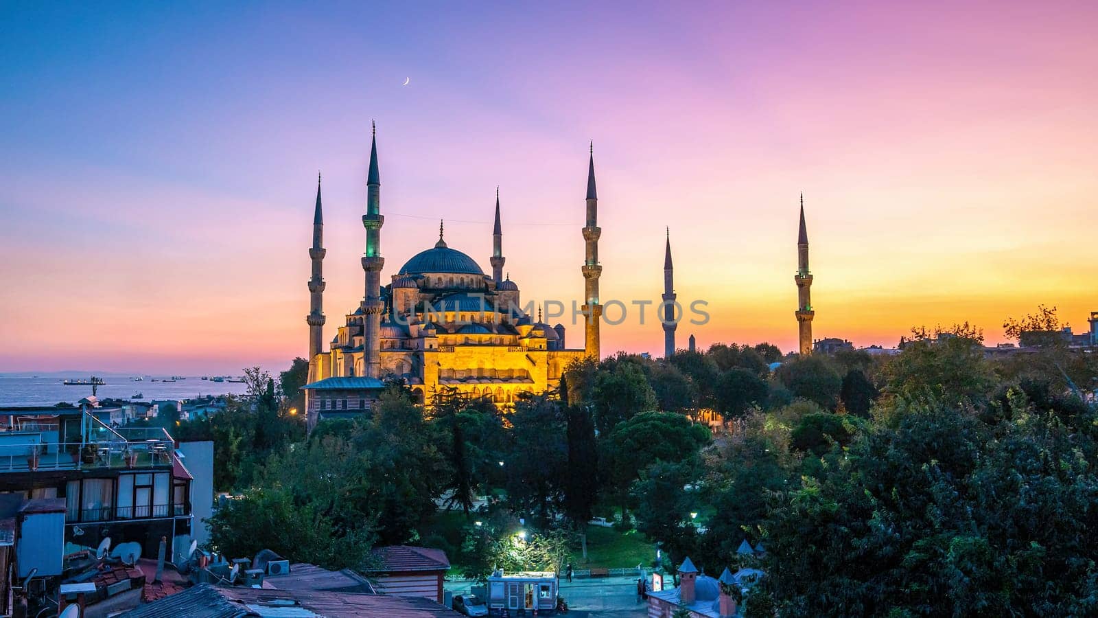 The Sultanahmet Mosque (Blue Mosque) in Istanbul, Turkey at sunset