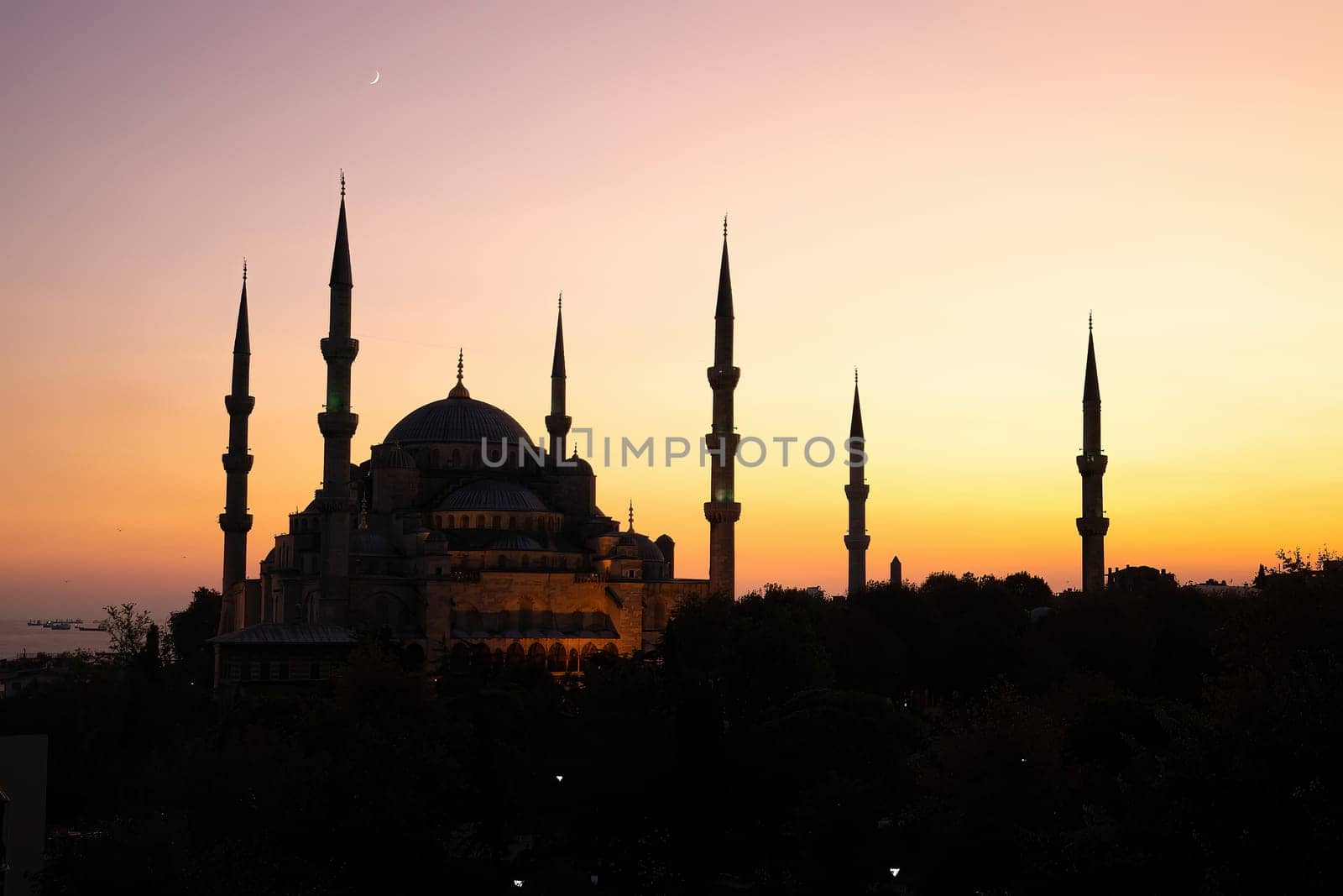 Silhouette shot of The Sultanahmet Mosque (Blue Mosque) in Istanbul, Turkey at sunset