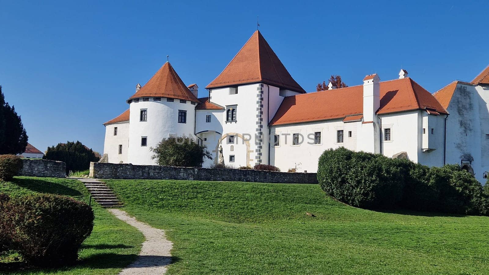 VARAZDIN, CROATIA-NOVEMBER 29, 2024: Old Varazdin town on sunny automn day.