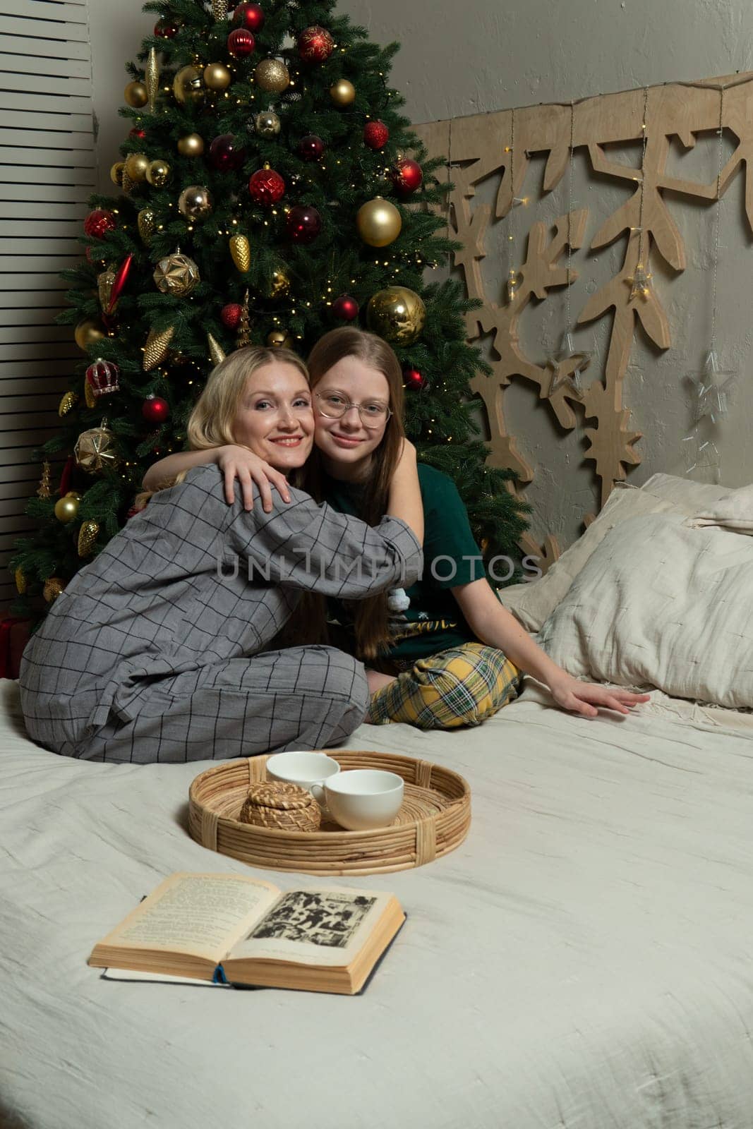 fun tenderness new celebration holiday gift happy girl bed love positive man family couple year