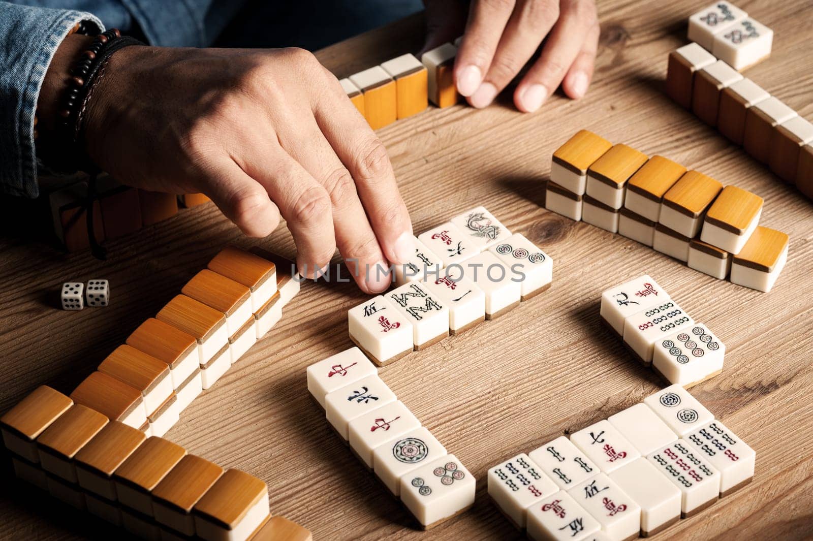 Playing Mahjong game by norgal