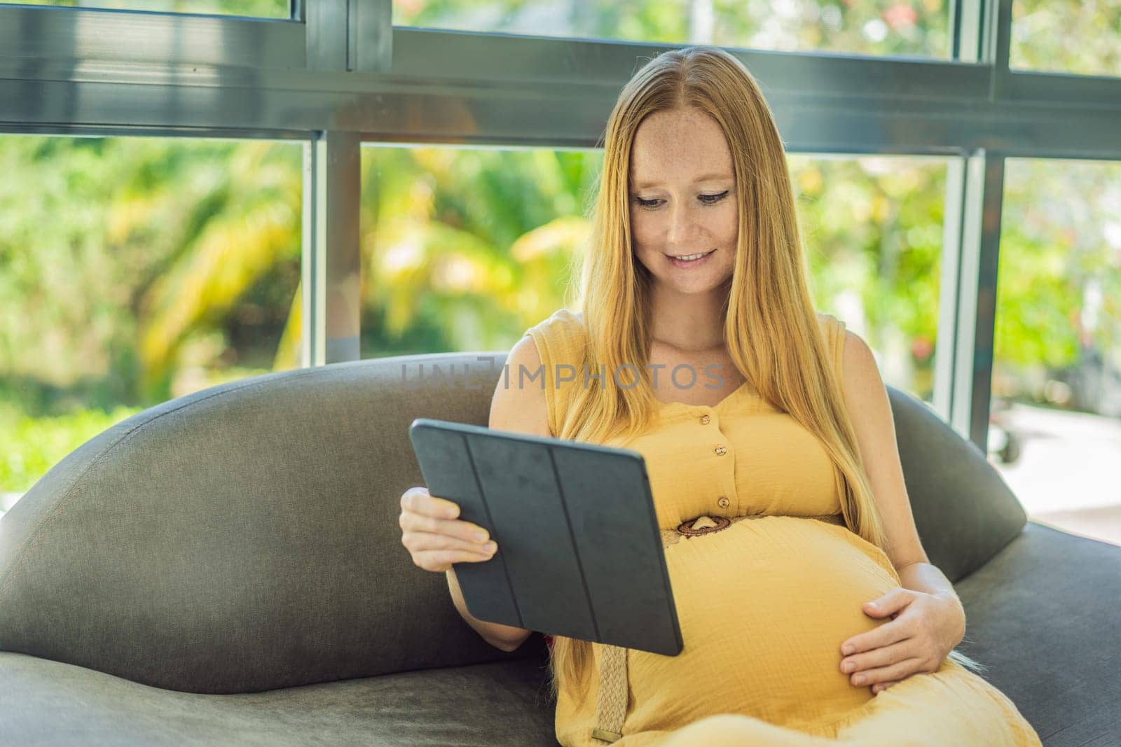 Mobile pregnancy online maternity application. Pregnant mother using phone. Pregnancy, medicine, pharmaceutics, health care and people concept.