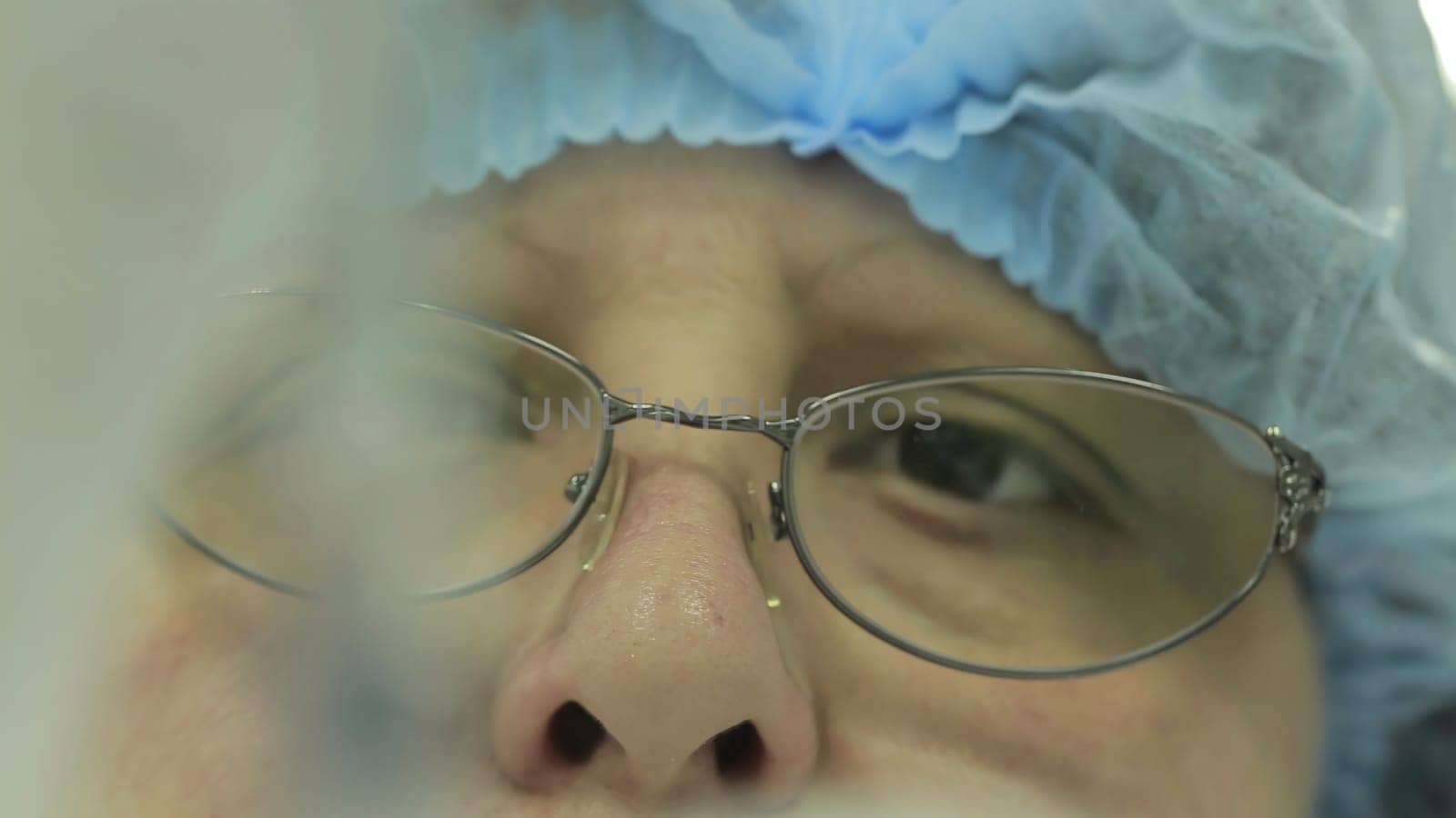 This video highlights vaccinations critical role in public health, showcasing a surgeon, vaccine preparation, and the inoculation moment