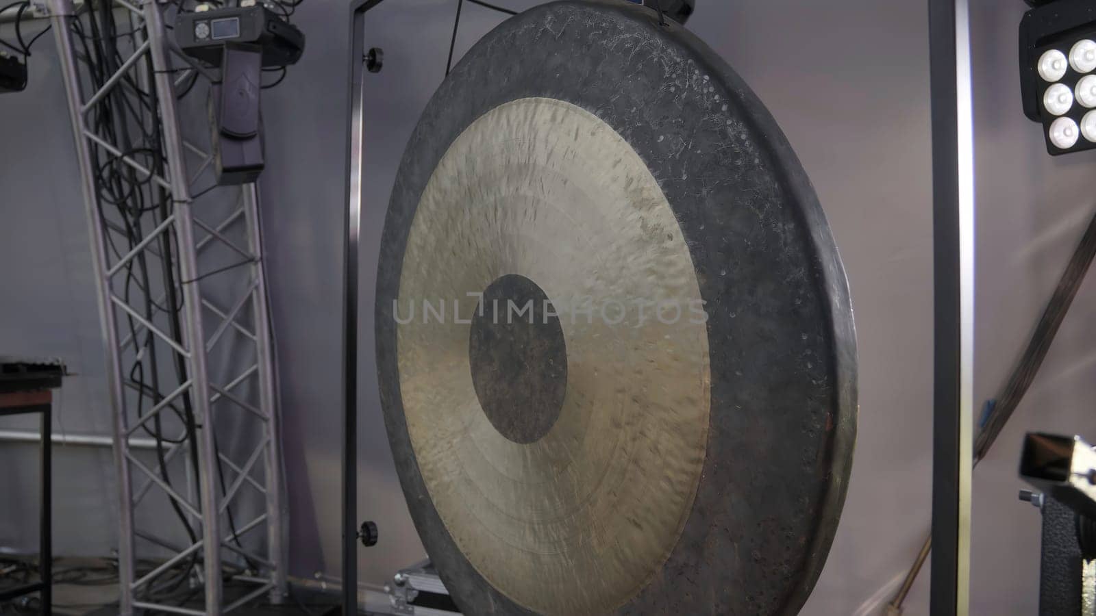 A breathtaking setup that includes a substantial gong and a powerful bass drum, perfect for live music events. Clip