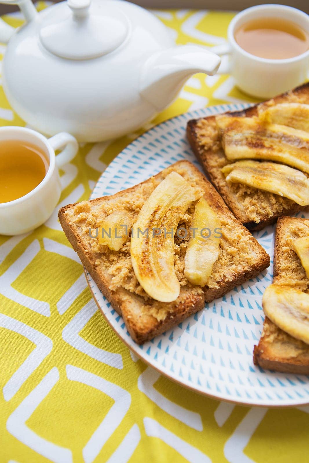 Toasts with peanut butter and a fried banana - a beautiful morning.