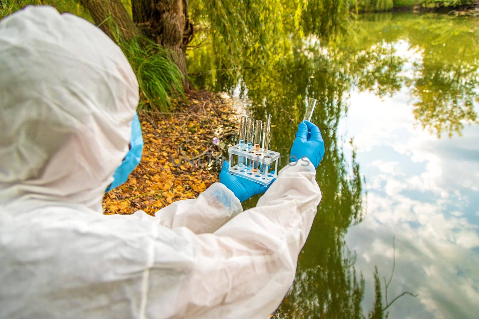 Take water samples for analysis. Selective focus. nature.