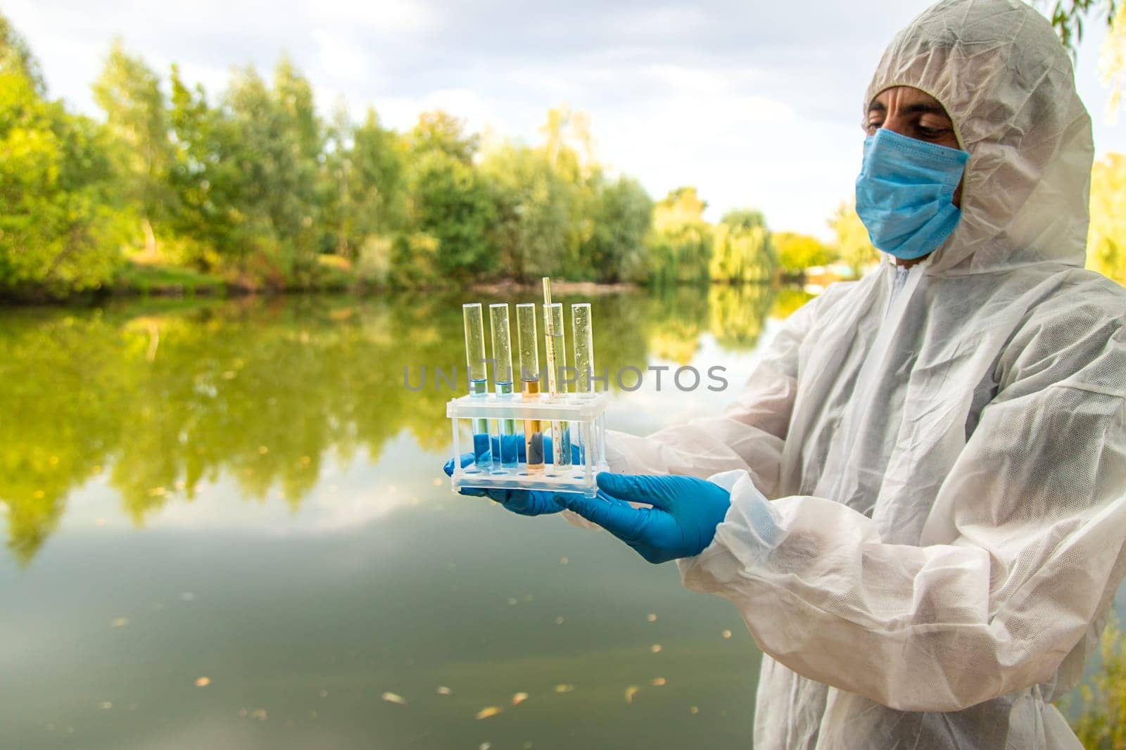 Take water samples for analysis. Selective focus. nature.