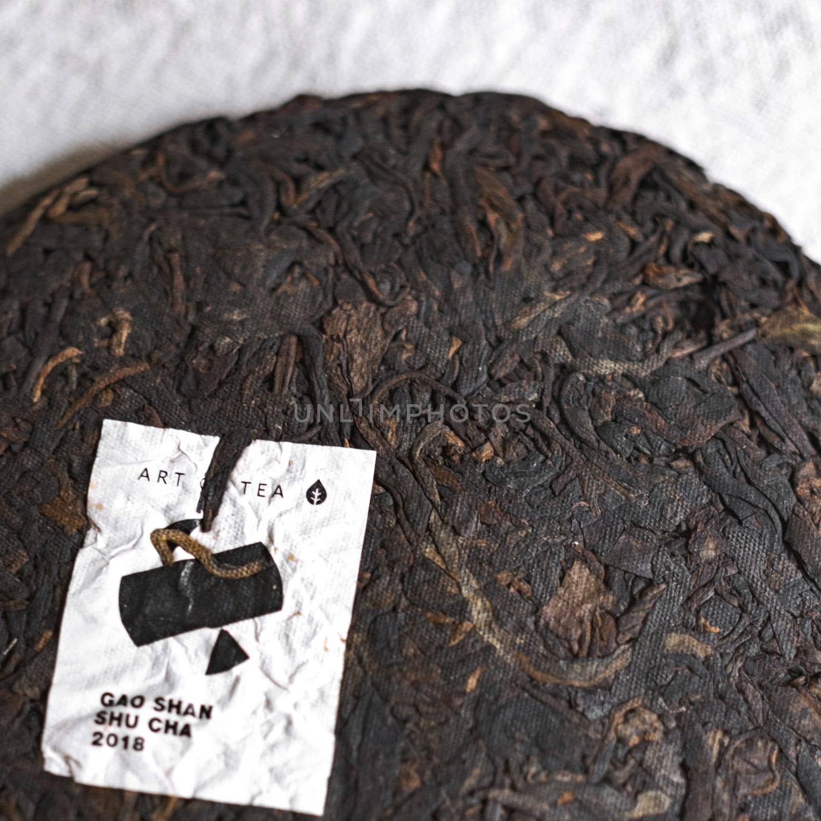 Experience and discover the rich and complex flavors of Gao Shan Bing Cha, a premium 2018 puerh tea cake