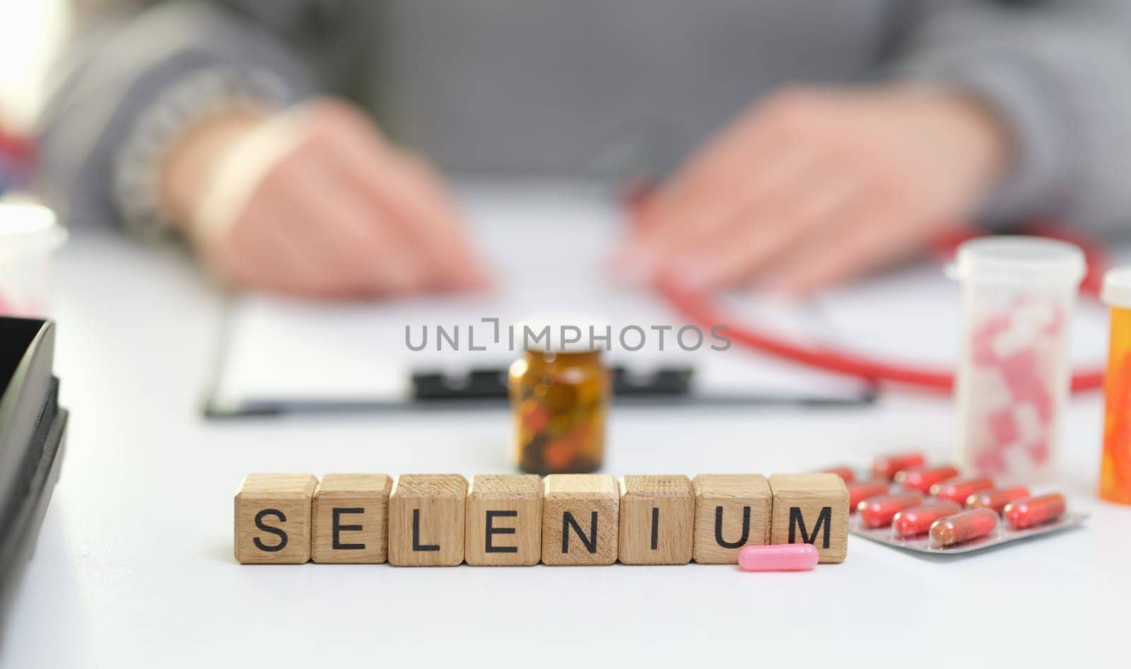 Selenium supplements and healthrelated advice administered effectively in a clinical healthcare setting