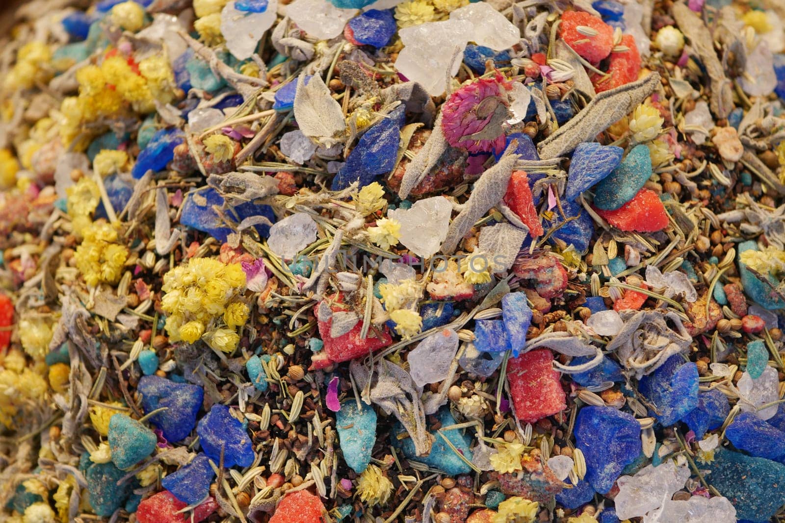 This vibrant mix of herbs and minerals is ideal for decorative crafts and projects