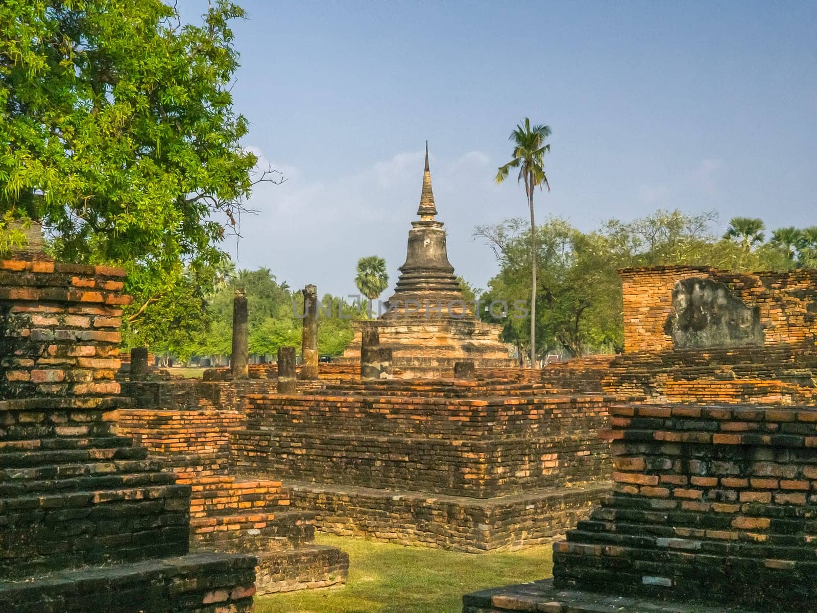 Wat Mahathat Maha That temple by day, Sukhothai, Thailand