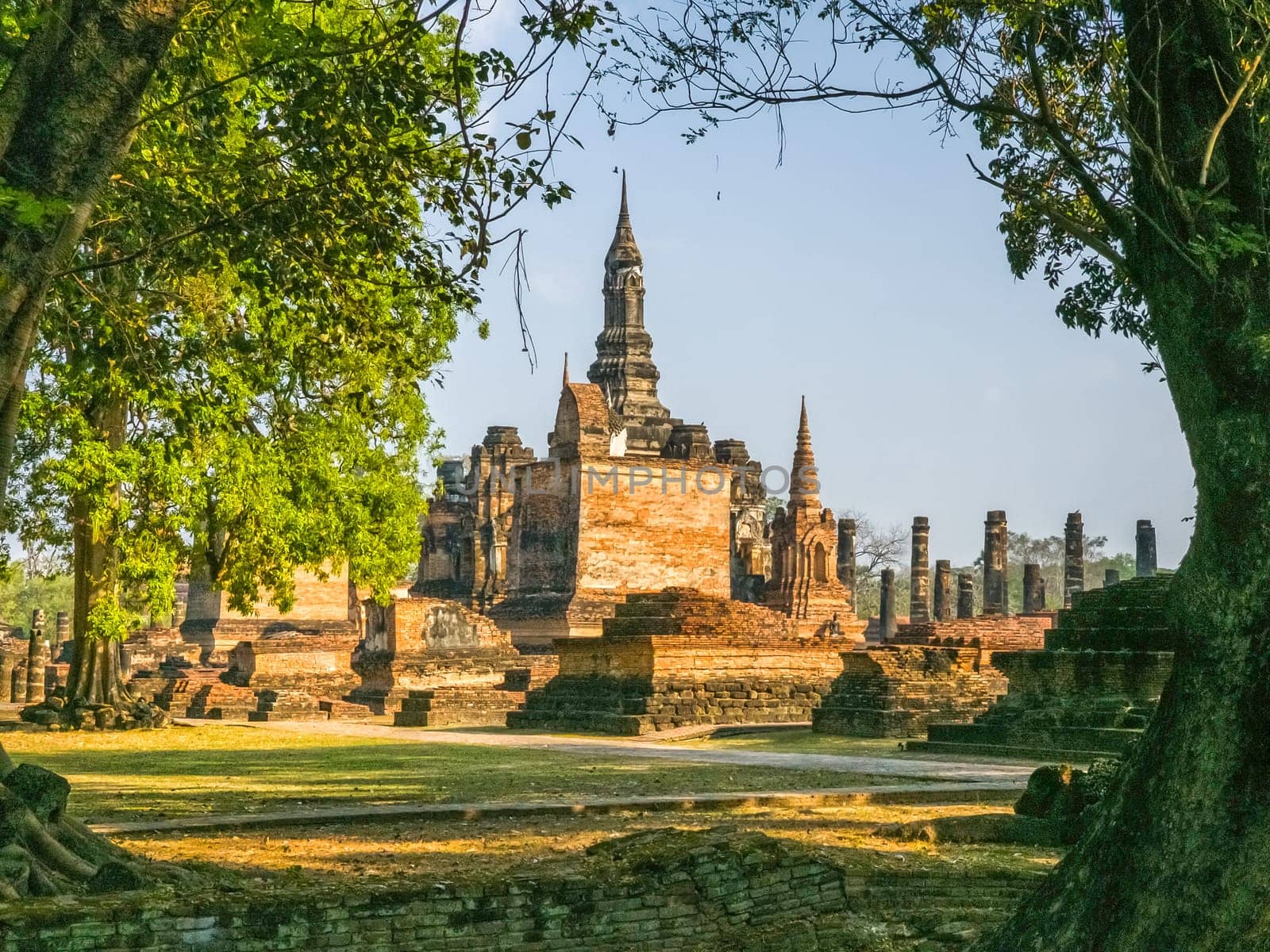 Wat Mahathat Maha That temple by day, Sukhothai, Thailand