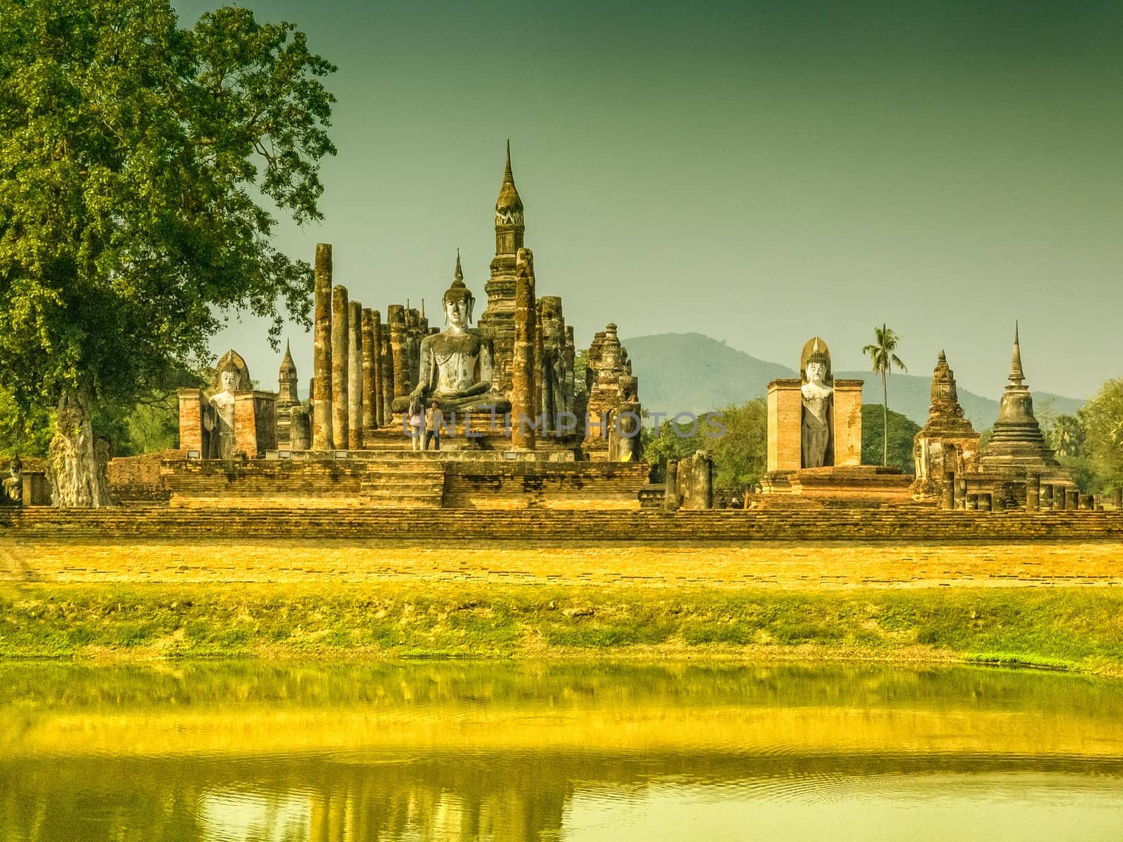 Wat Mahathat Maha That temple by day, Sukhothai, Thailand