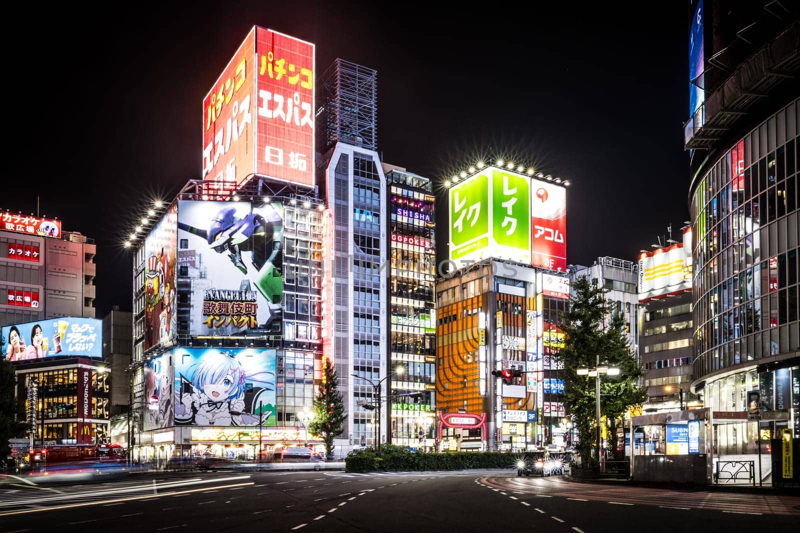 TOKYO, JAPAN, SEPTEMBER 16 2024: Neon signs illuminate with traffic in Tokyo’s busy Shinjuku neighborhood at night in Japan