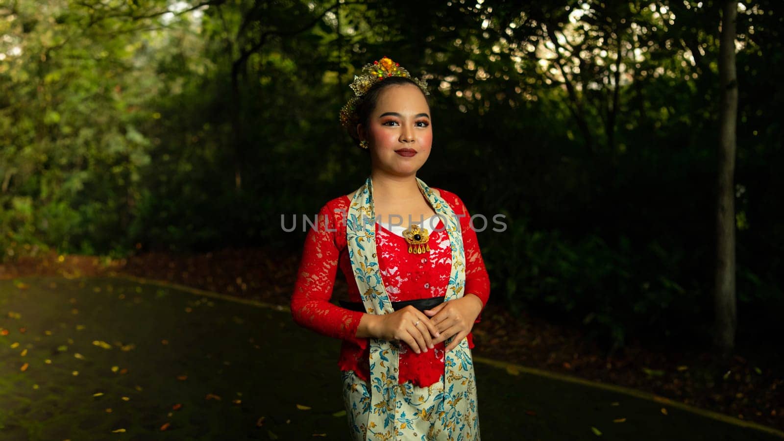 Traditional Javanese dancers wear red costumes that are full of details and ornaments depicting natural elements and symbols of Sundanese beliefs in the costumes