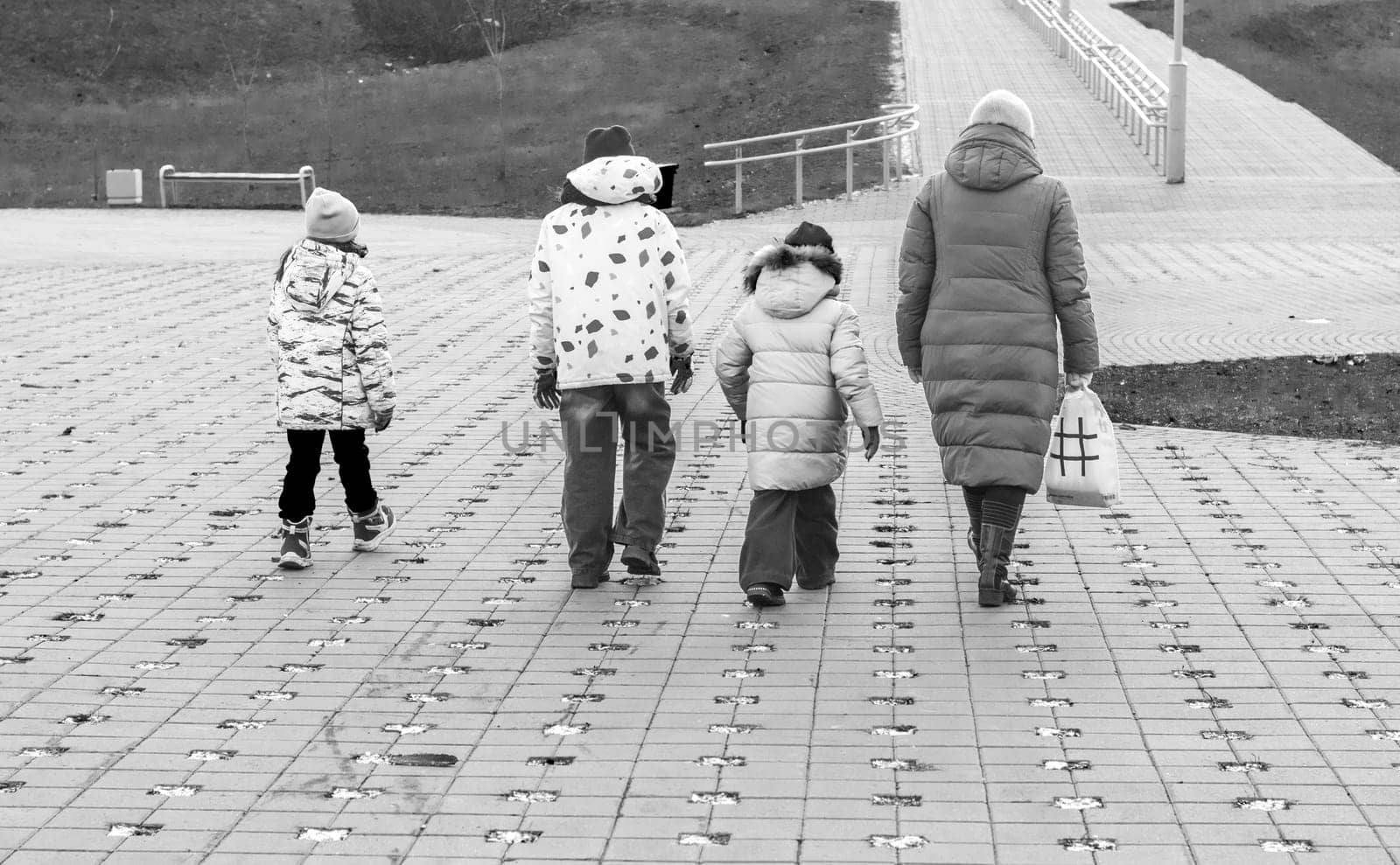 Family walks in the winter park