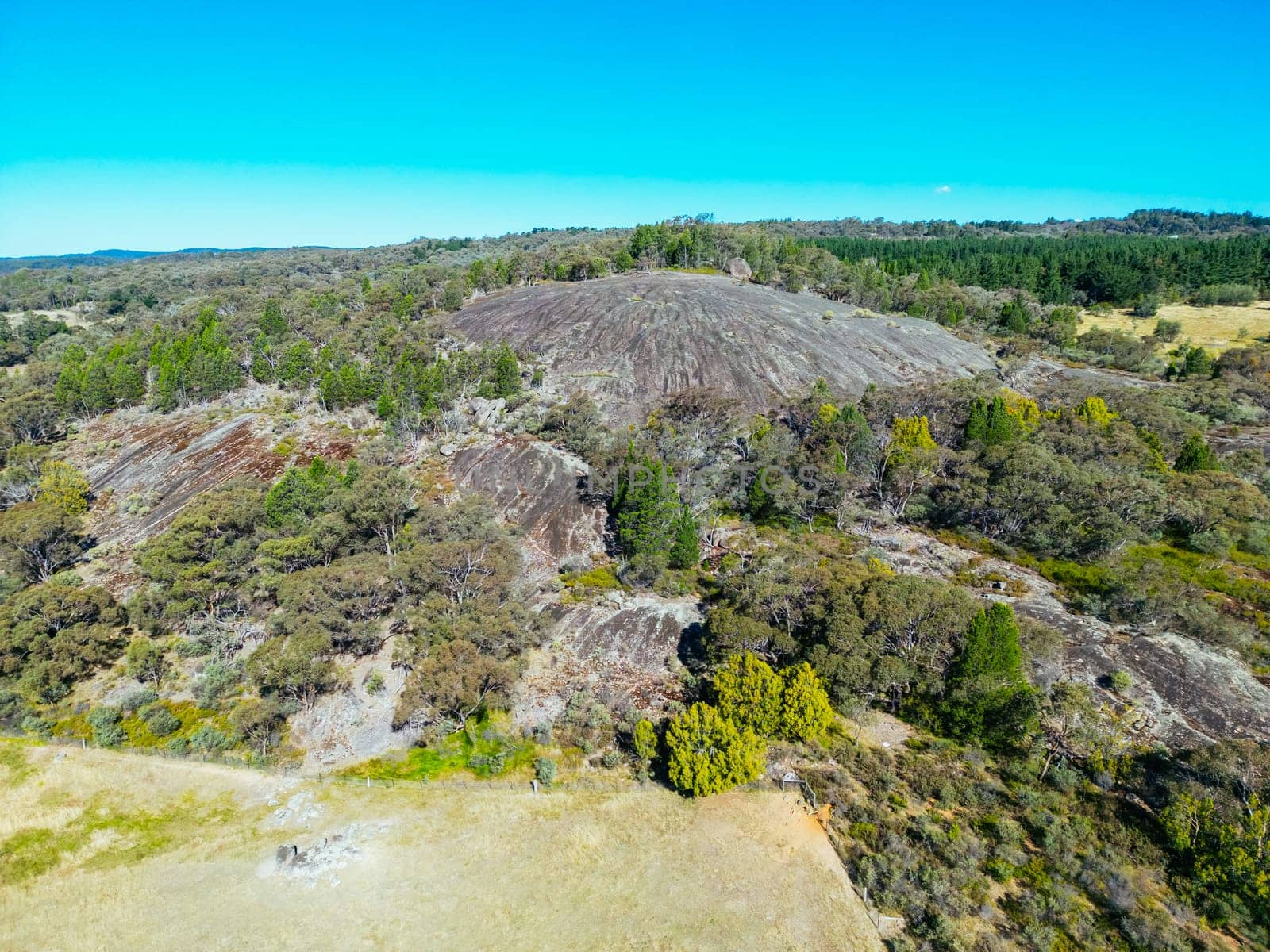 BEECHWORTH, AUSTRALIA - JANUARY 1 2025: Famous Flat Rock and landscape near Beechworth in Beechworth Historic Park in Australia on January 1st, 2025