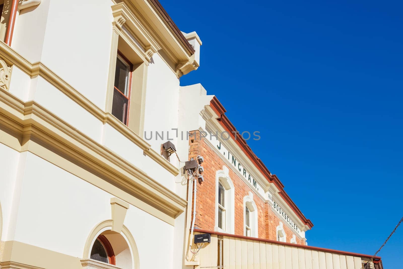 BEECHWORTH, AUSTRALIA - JANUARY 1 2025: Historic Beechworth town centre on a warm summer's day in Victoria, Australia on January 1st, 2025