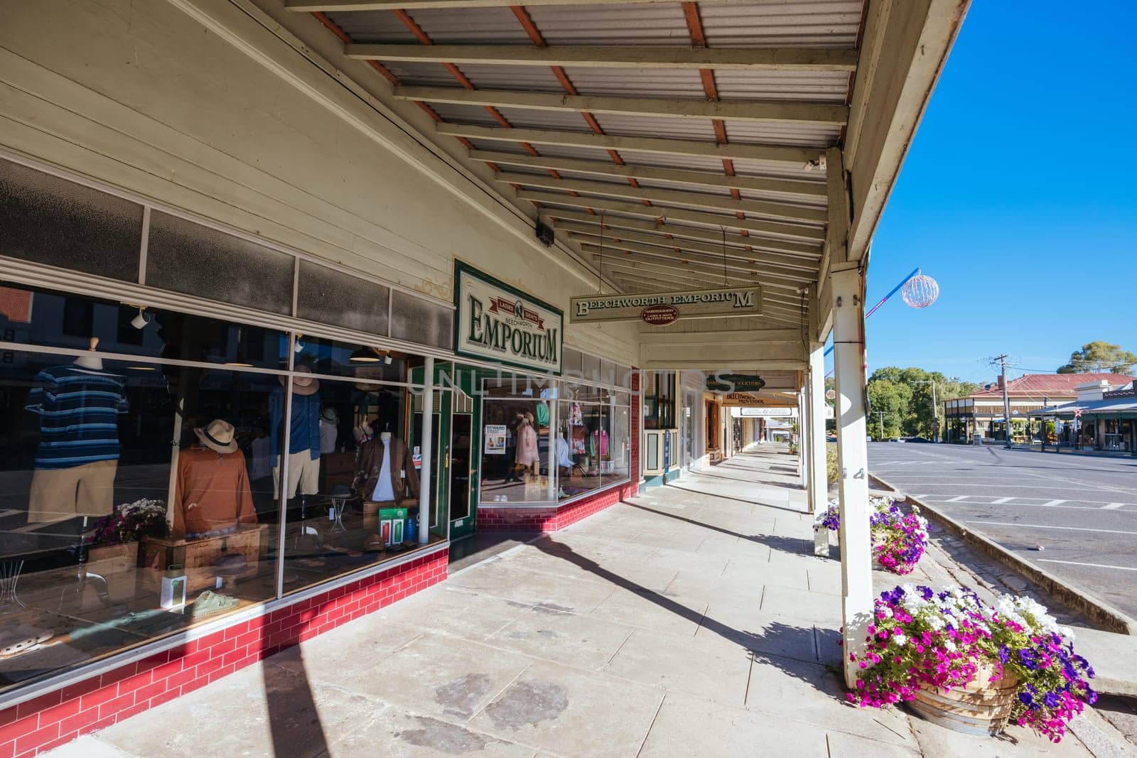 BEECHWORTH, AUSTRALIA - JANUARY 1 2025: Historic Beechworth town centre on a warm summer's day in Victoria, Australia on January 1st, 2025