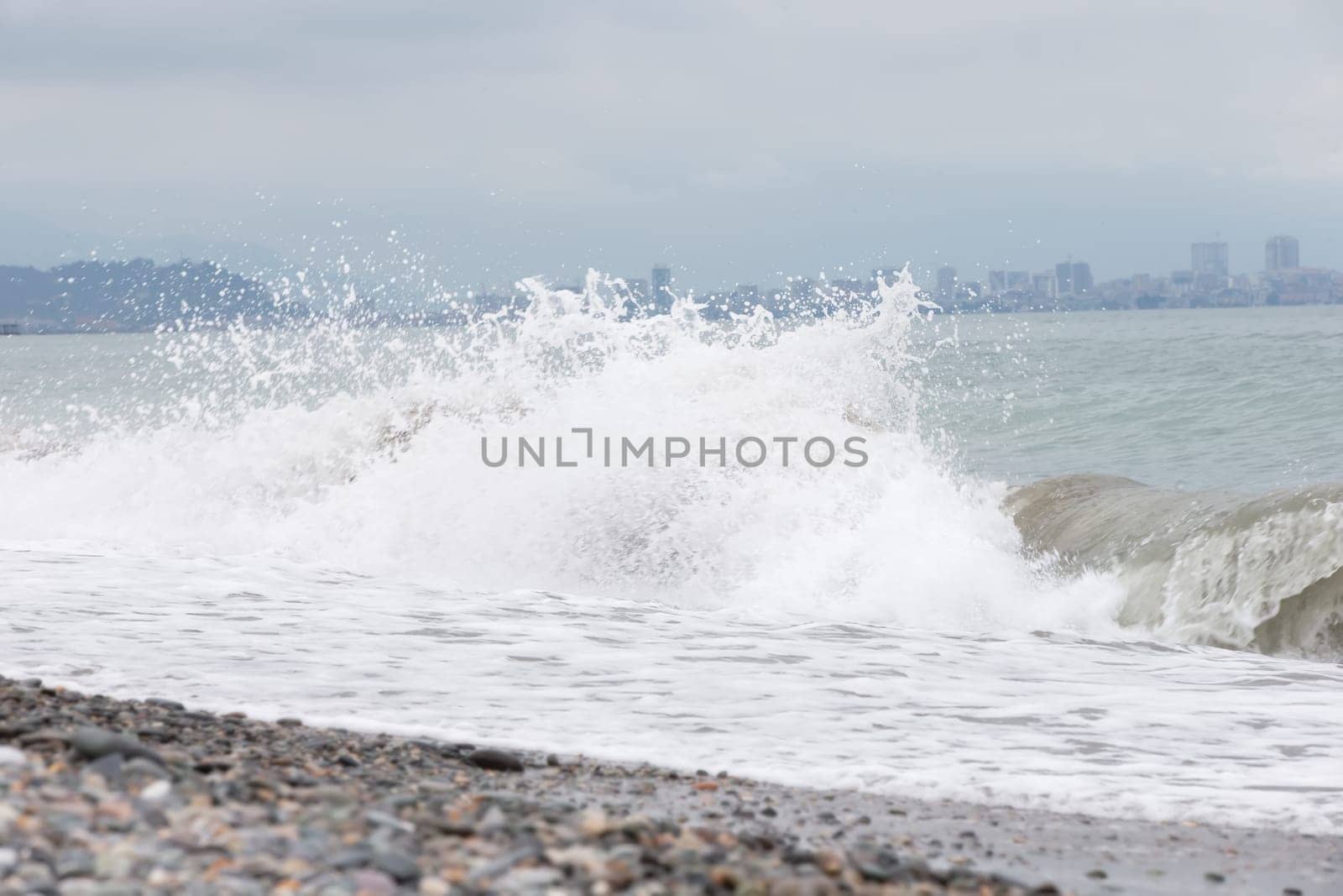 Beautiful breeze from the waves of the sea against the backdrop of the city.