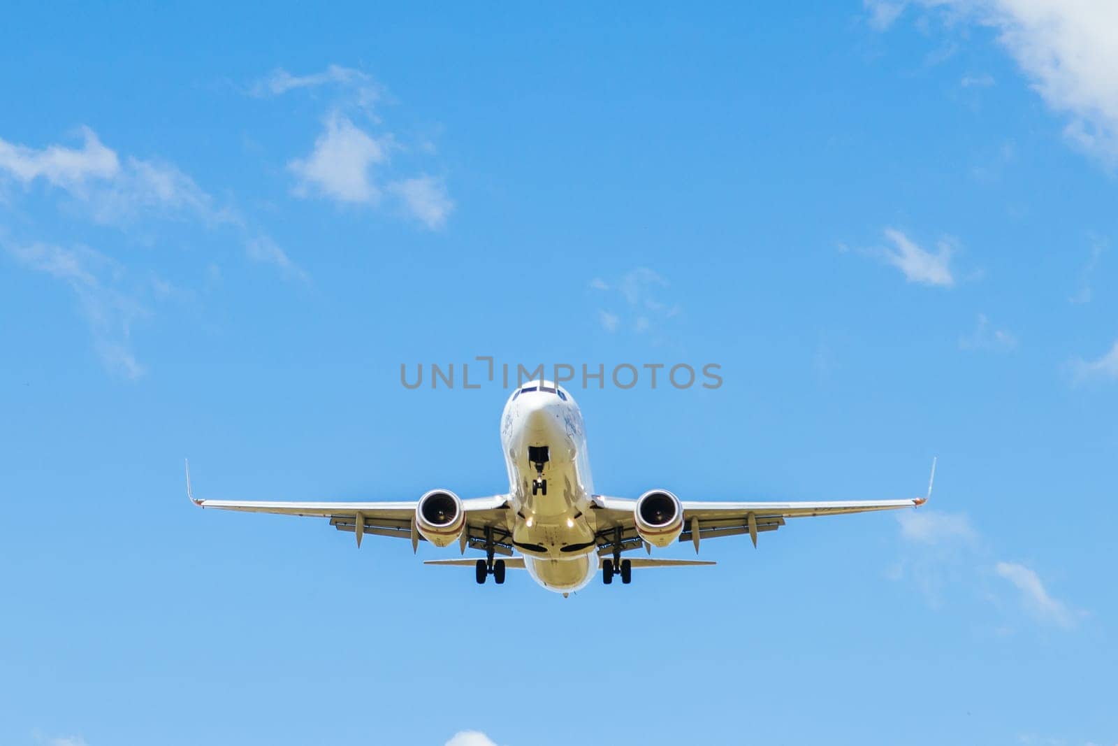MELBOURNE, AUSTRALIA - SEPTEMBER 07, 2024: A Virgin Australia Boeing 737-8FE flies into Melbourne on September 7th 2024