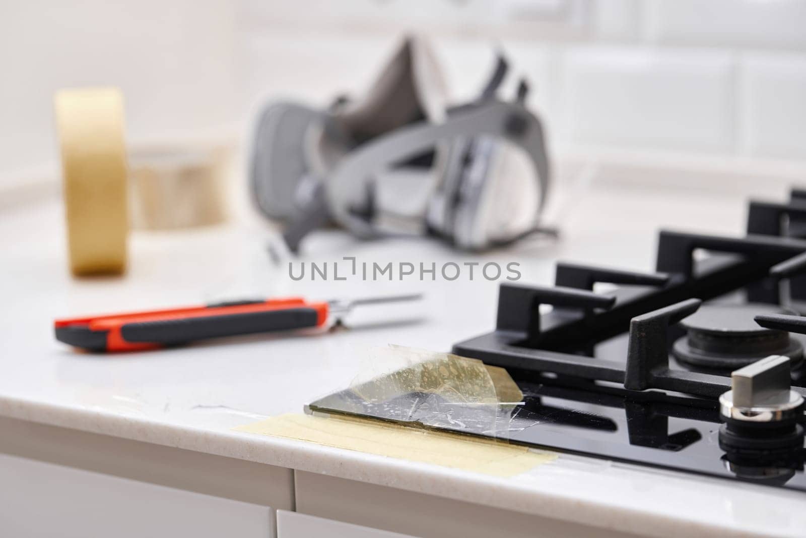 Repairing chips on the glass-ceramic surface of the stove