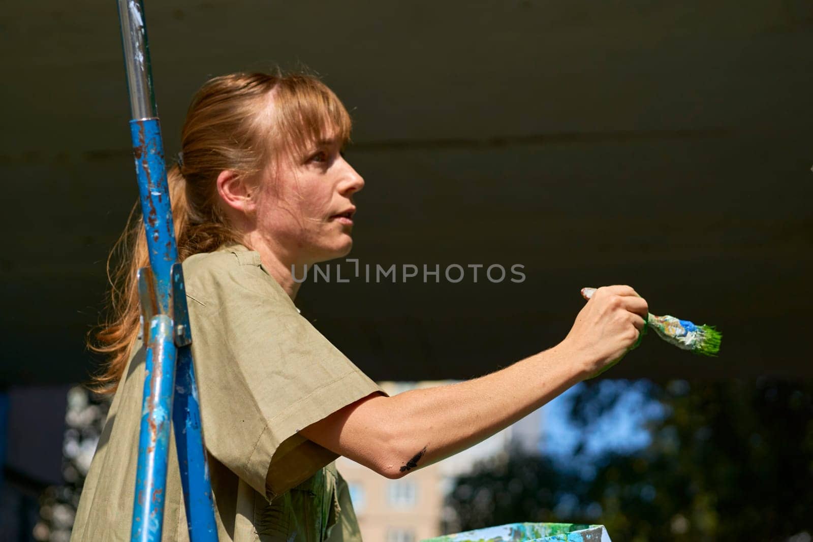 a person who paints buildings, walls, ceilings, and woodwork, especially as a job