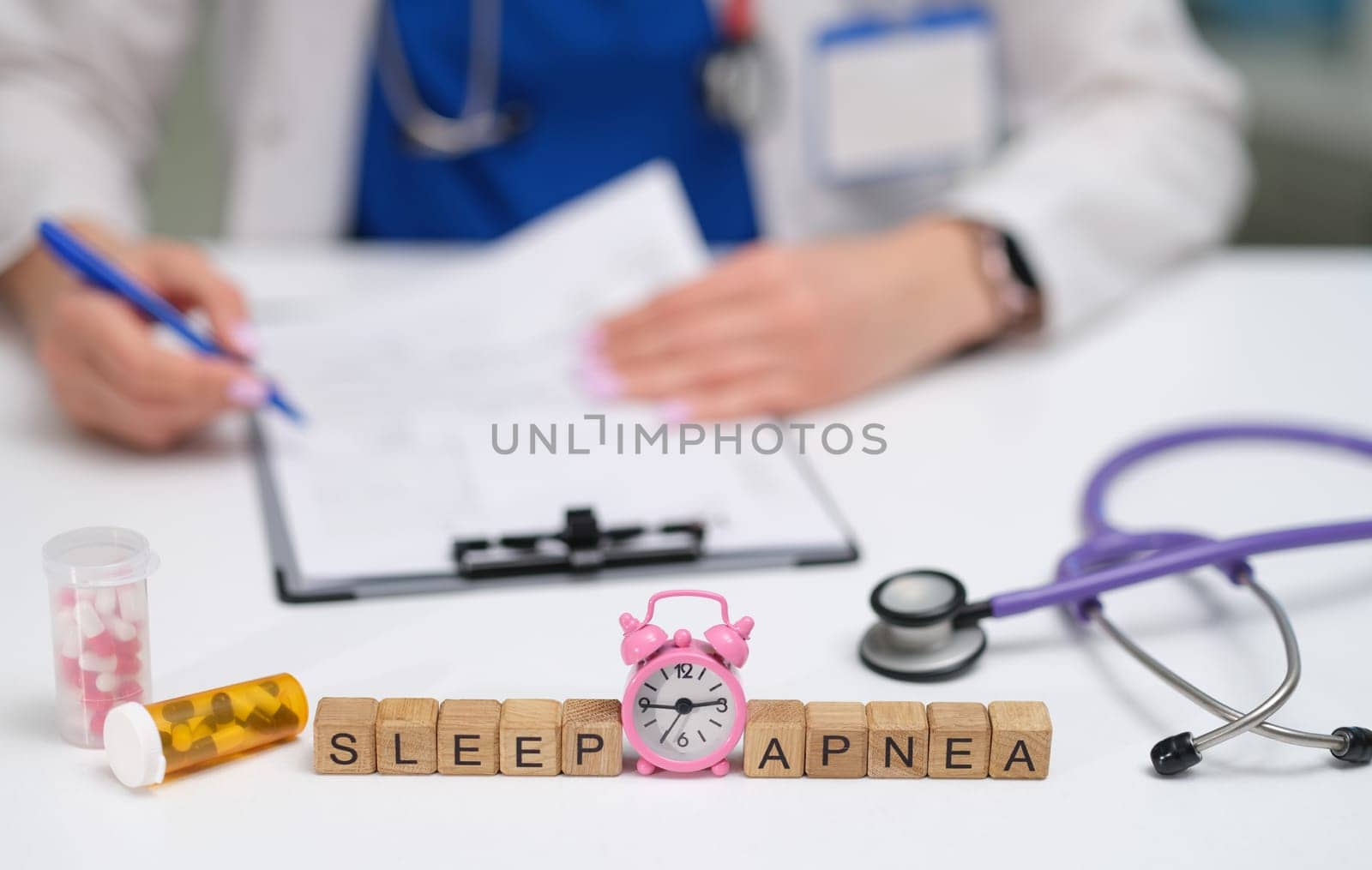 An experienced healthcare professional discusses sleep apnea aspects using relevant tools and information