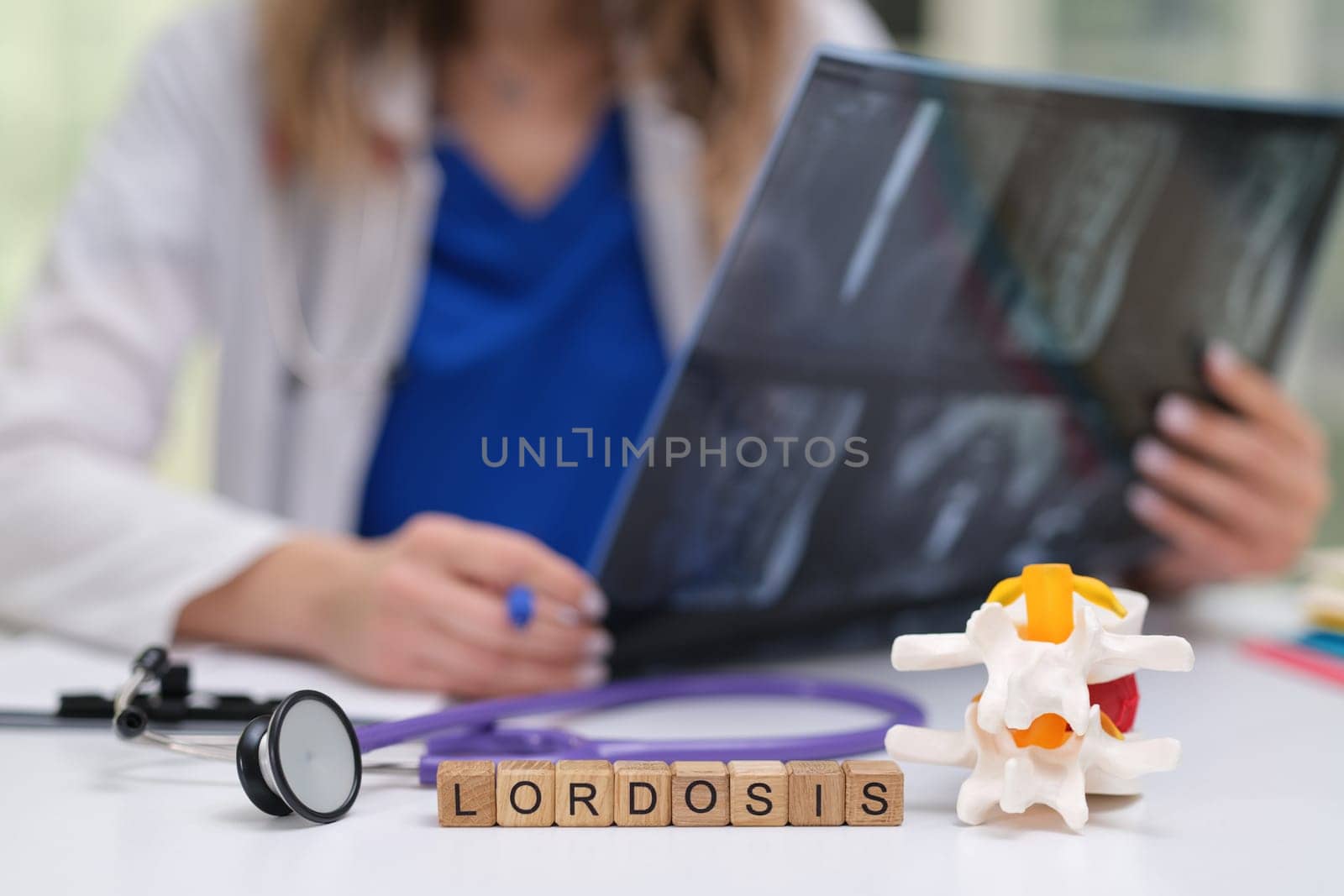 Examine lordosis using Xray analysis and anatomical models for effective, tailored treatment options