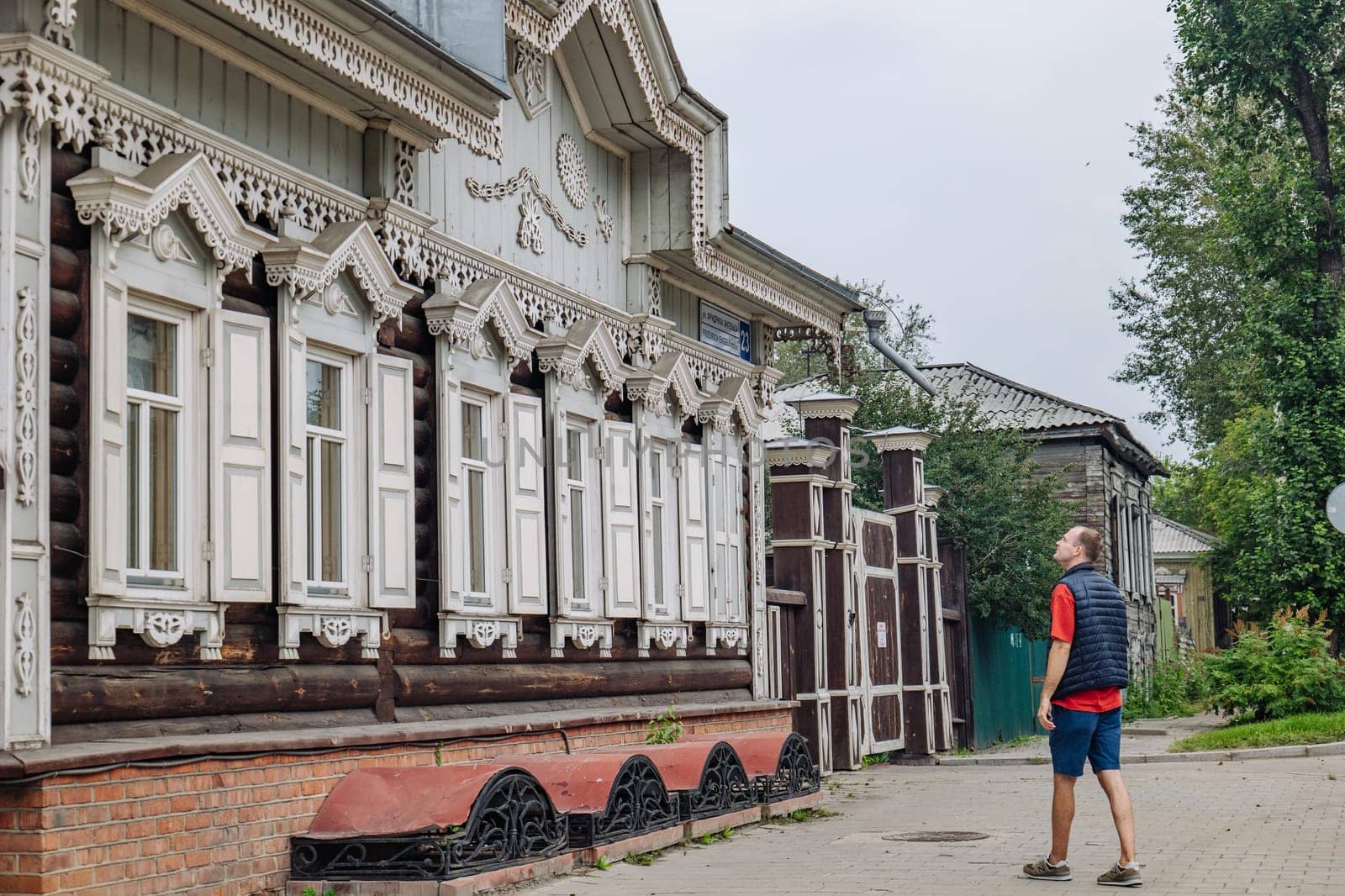 Serapilov's house was built in 1910, and in a different neighborhood of Irkutsk.