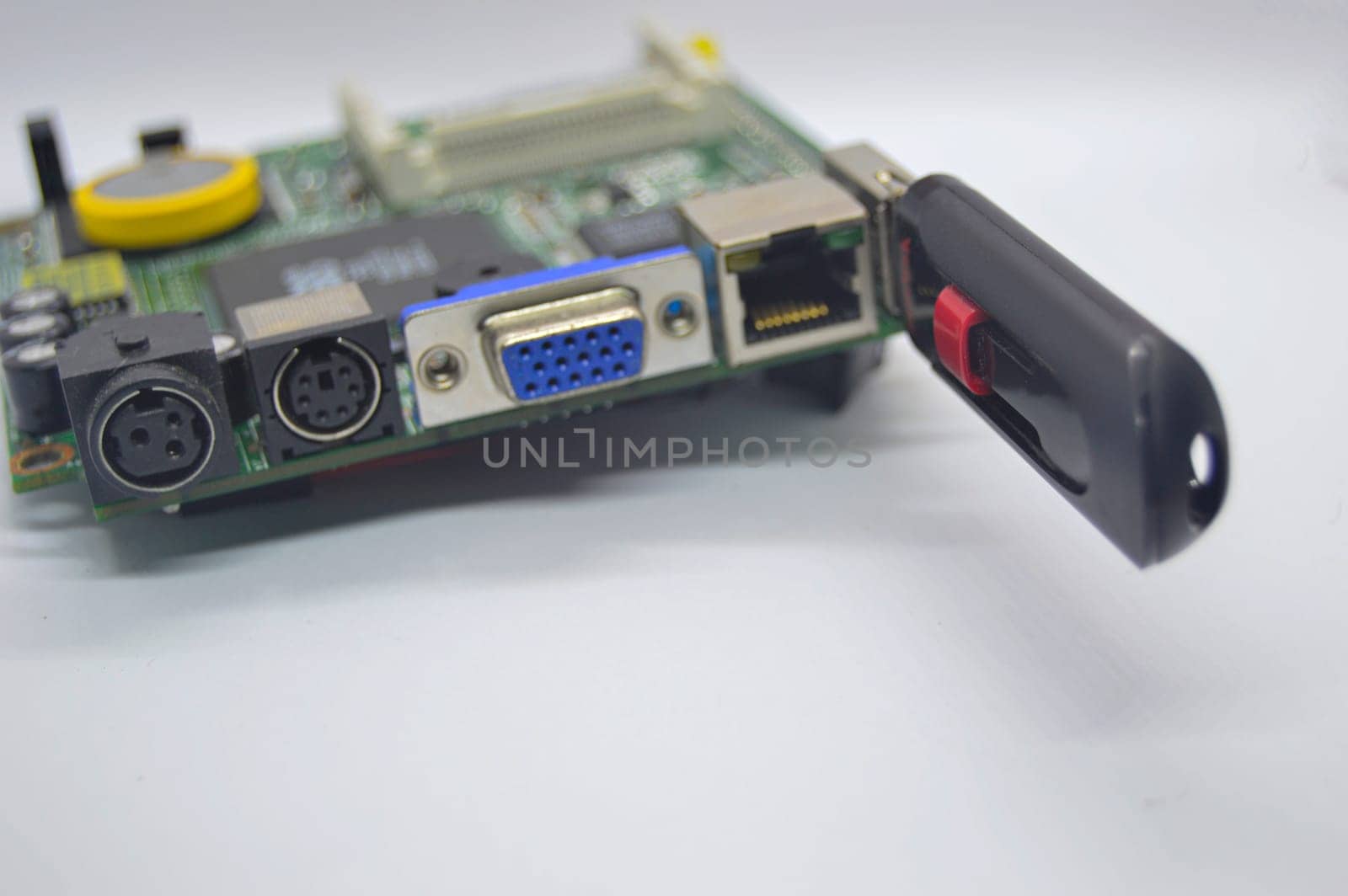 Flash drives and motherboards that are plugged together on a white background