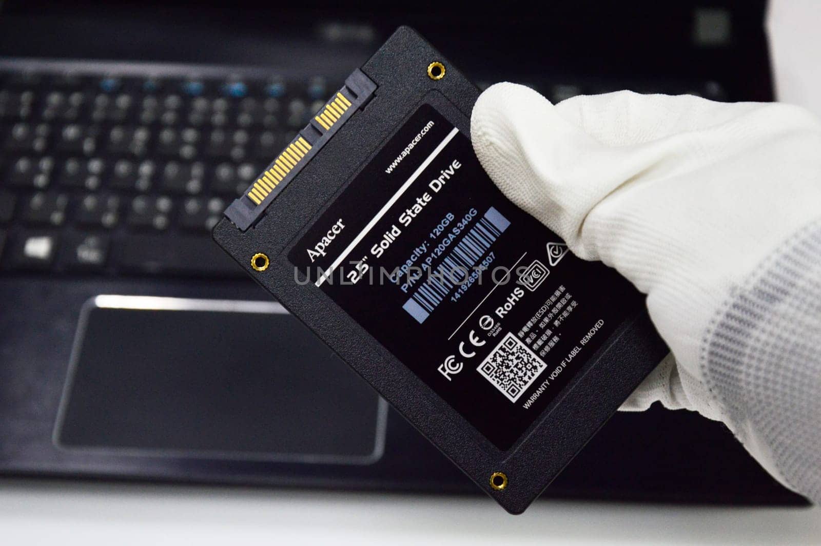 31-8-2022, Chonburi, Thailand, 2.5-inch SSD hard drive, black, Apacer brand, widely used.