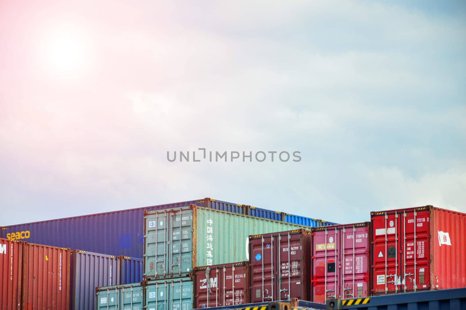 1-9-2022, Chonburi, Thailand, large containers Used for international shipments by boonruen