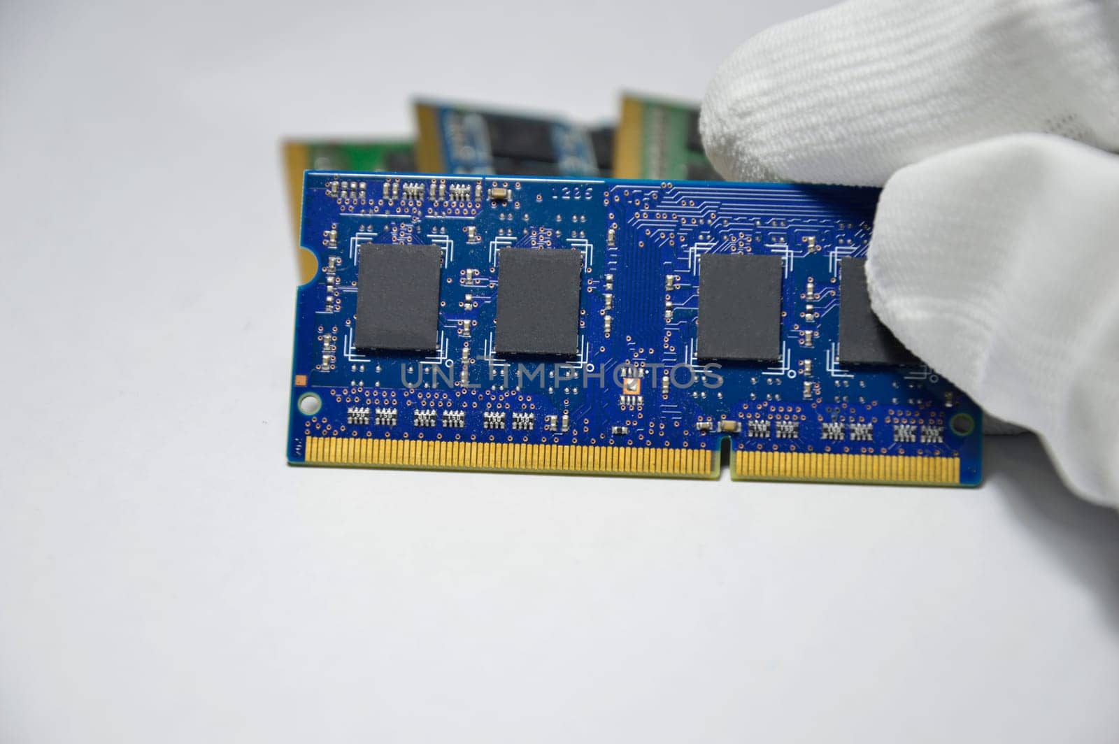 image of ram laptop on a white background There will be a lot of dust in the picture after use.