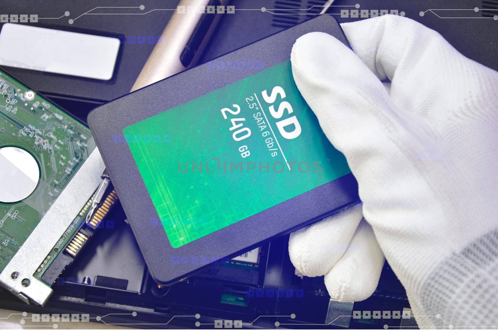 2.5-inch SSD hard disk drives are used to store data, also known as hard disk drives. It is currently being used at a very high rate.