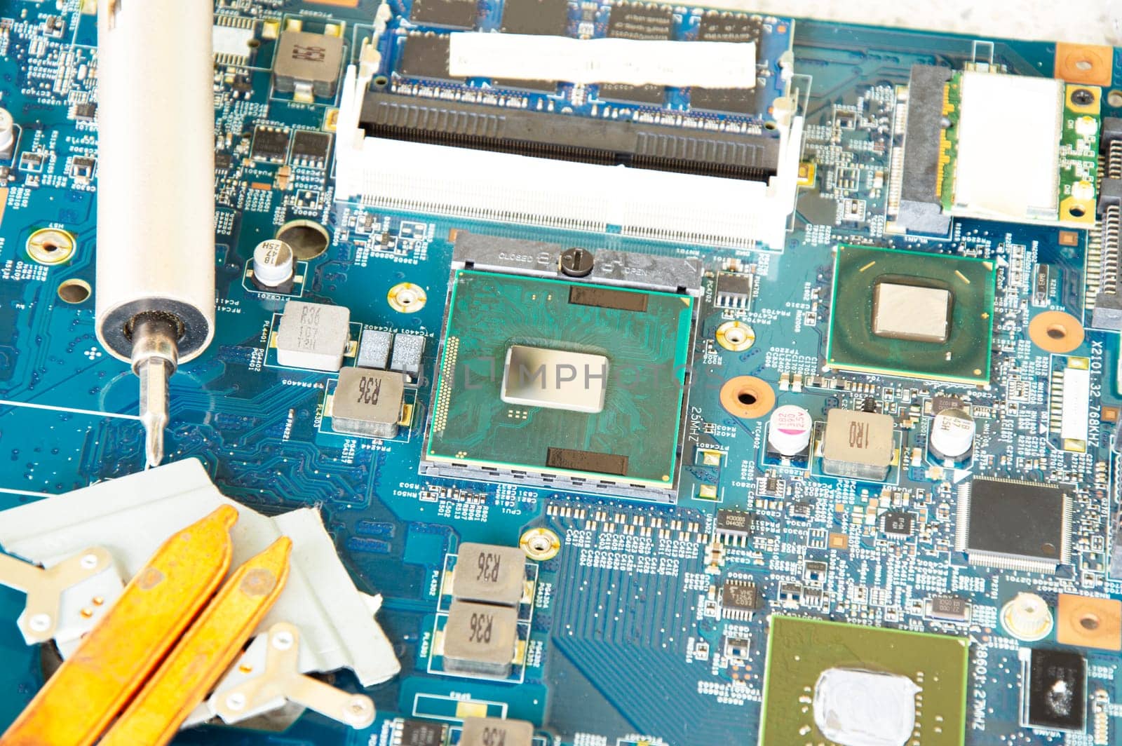 Looking at the picture above, CPU, computer motherboard, electronic motherboard repair.