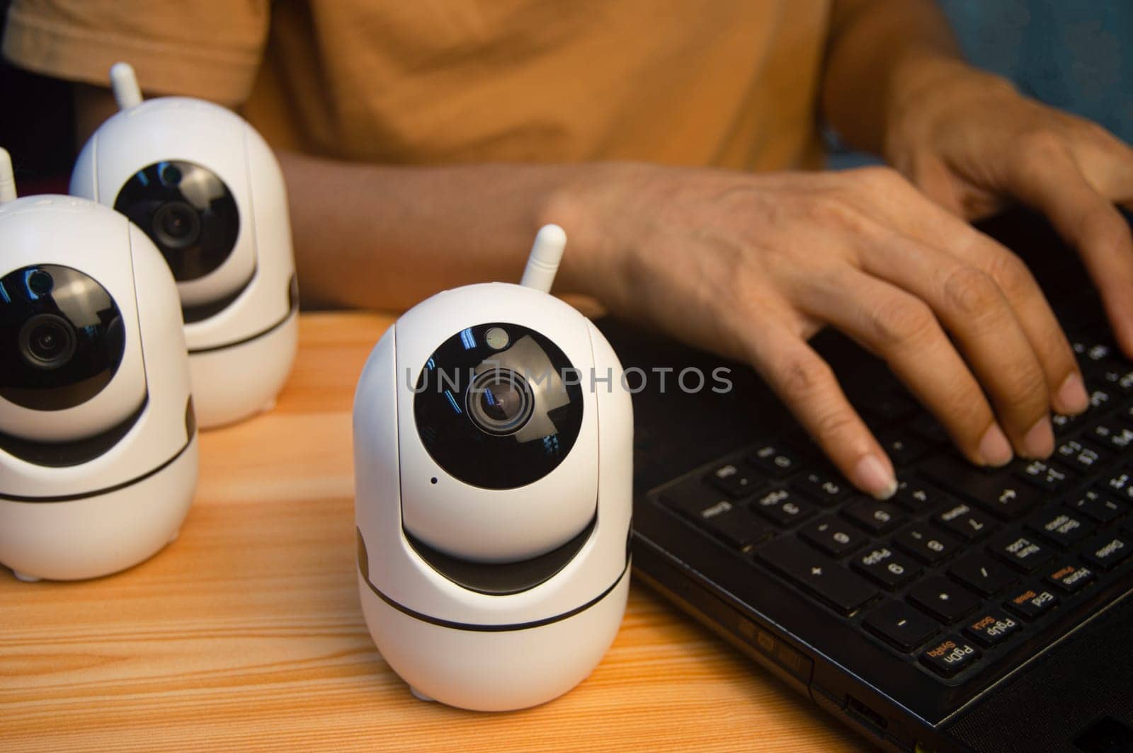 IP camera operator From the computer, set up the IP camera.