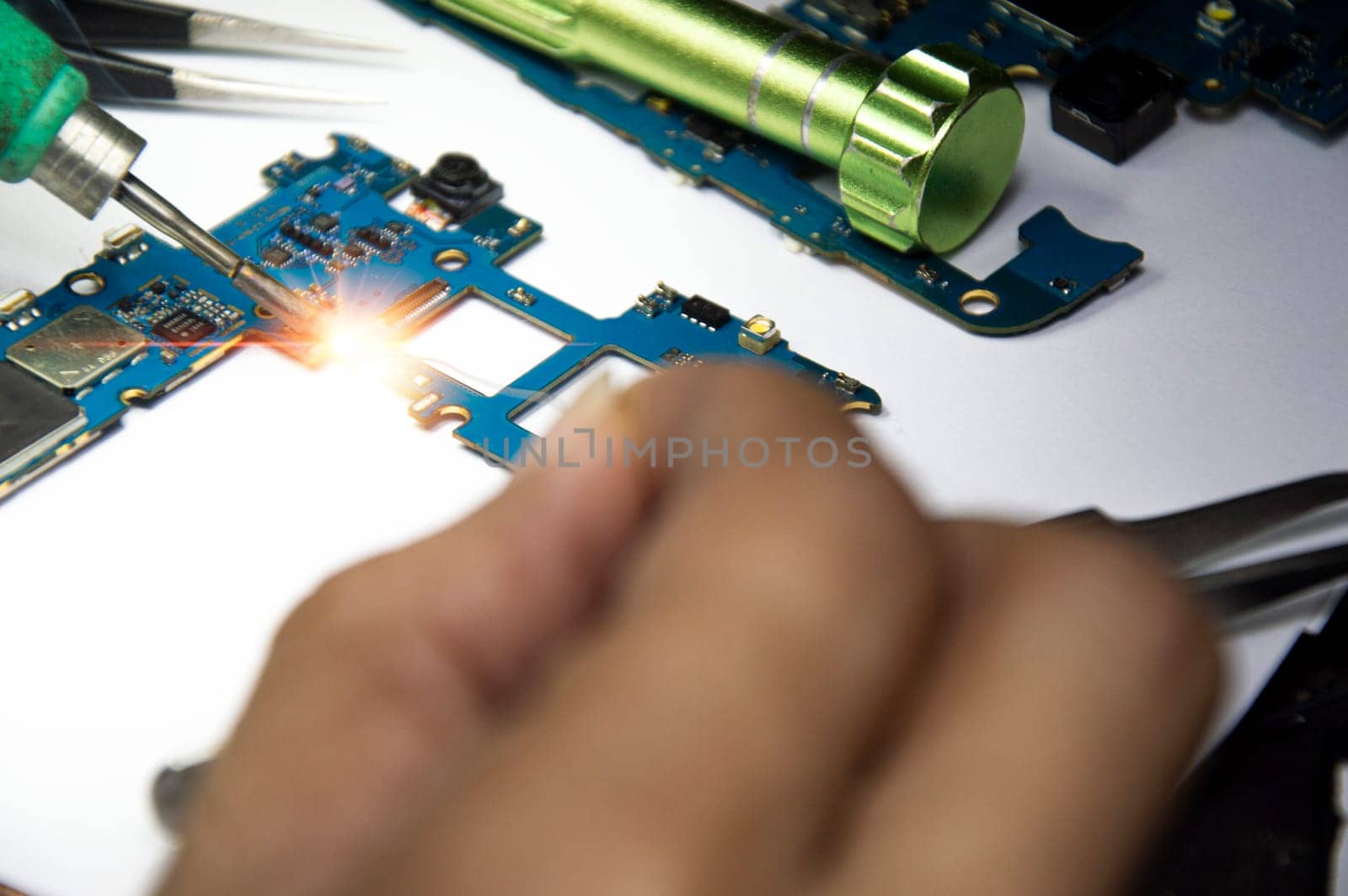 smartphone repair smartphone Soldered parts, male, close-up by boonruen